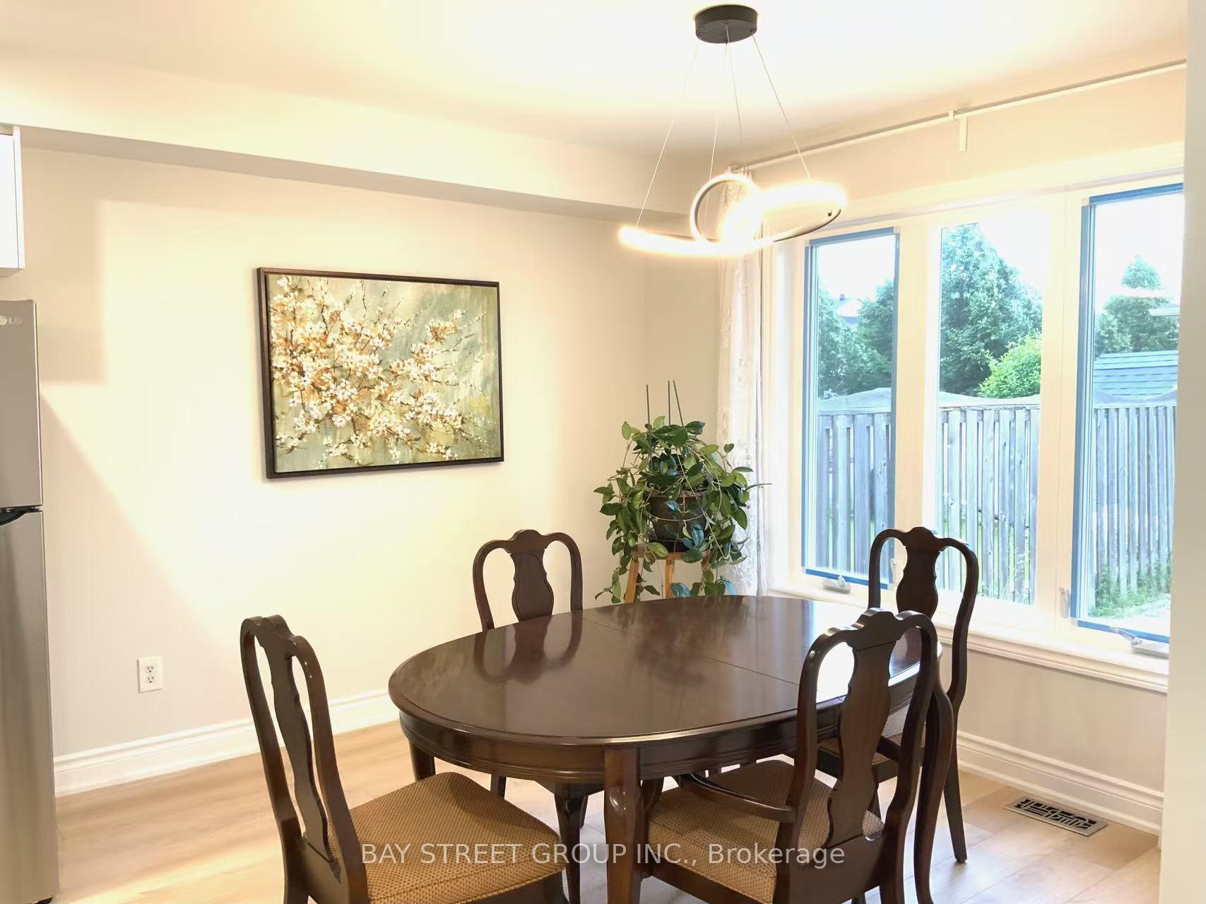 Photo 10 of 49 John Gary Drive, Markham, Village Green-South Unionville — HOMEH