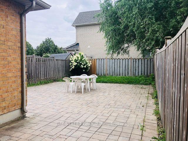 Photo 20 of 49 John Gary Drive, Markham, Village Green-South Unionville — HOMEH