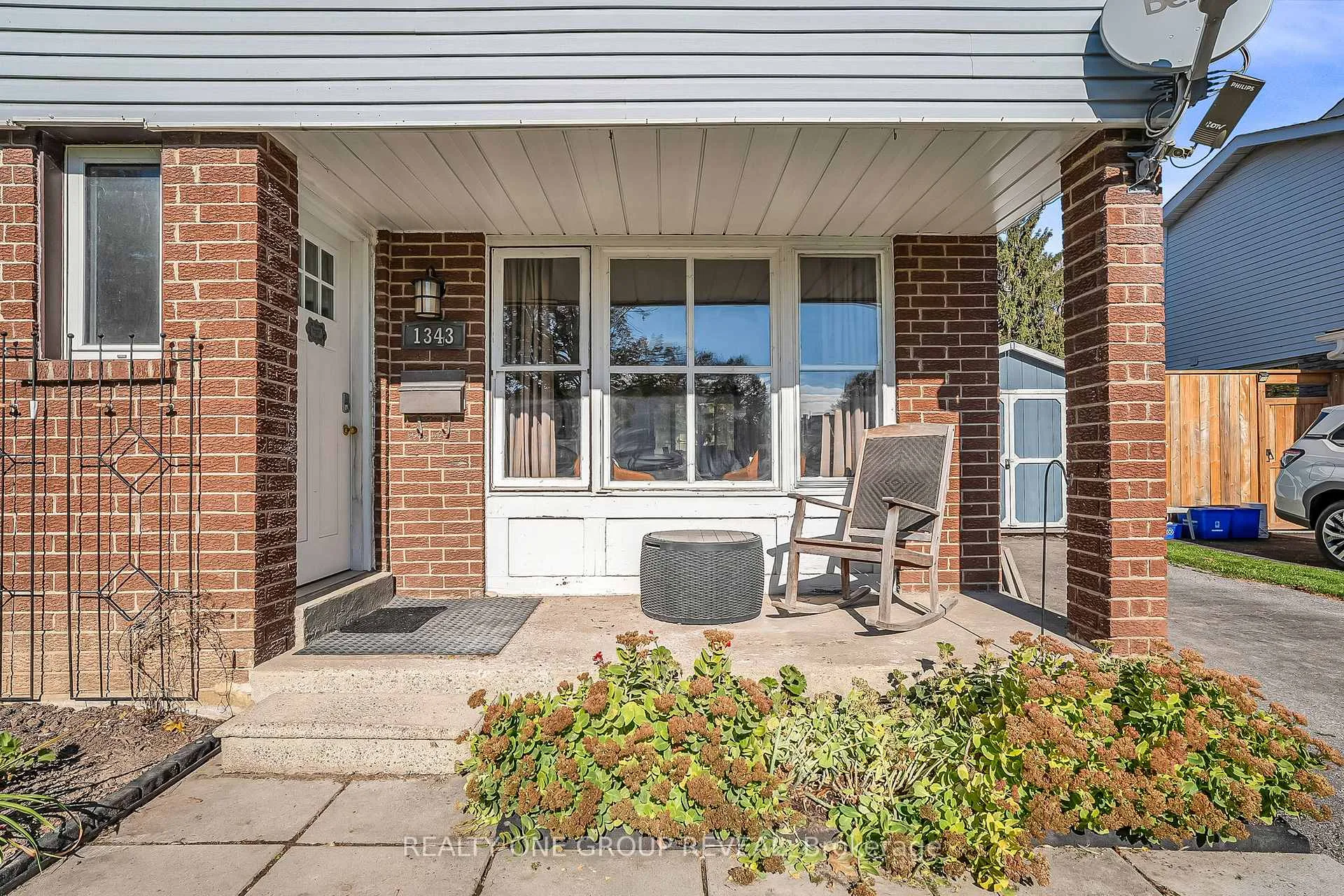 Photo 3 of 1343 Fenelon Crescent, Oshawa, Lakeview — HOMEH