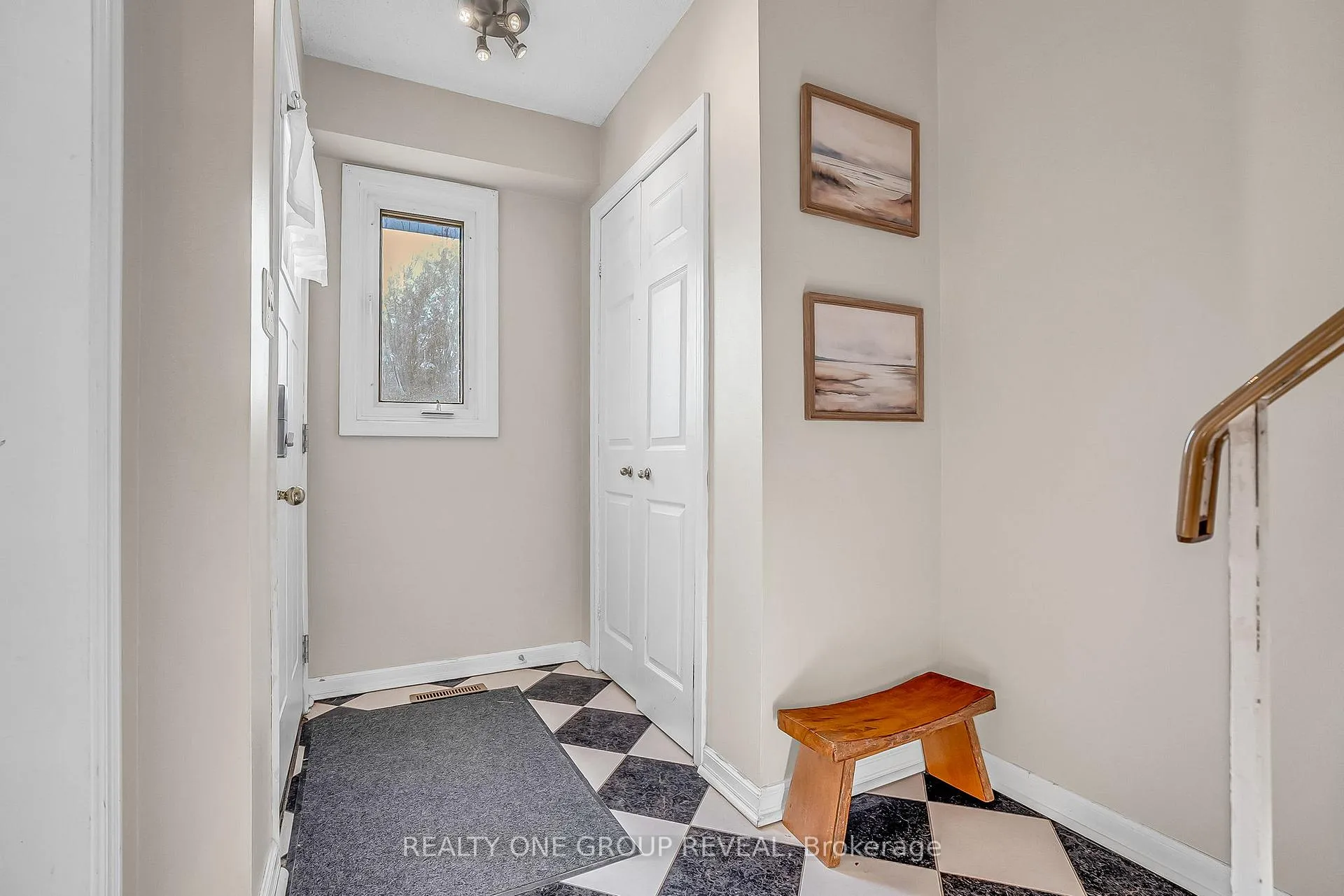 Photo 4 of 1343 Fenelon Crescent, Oshawa, Lakeview — HOMEH