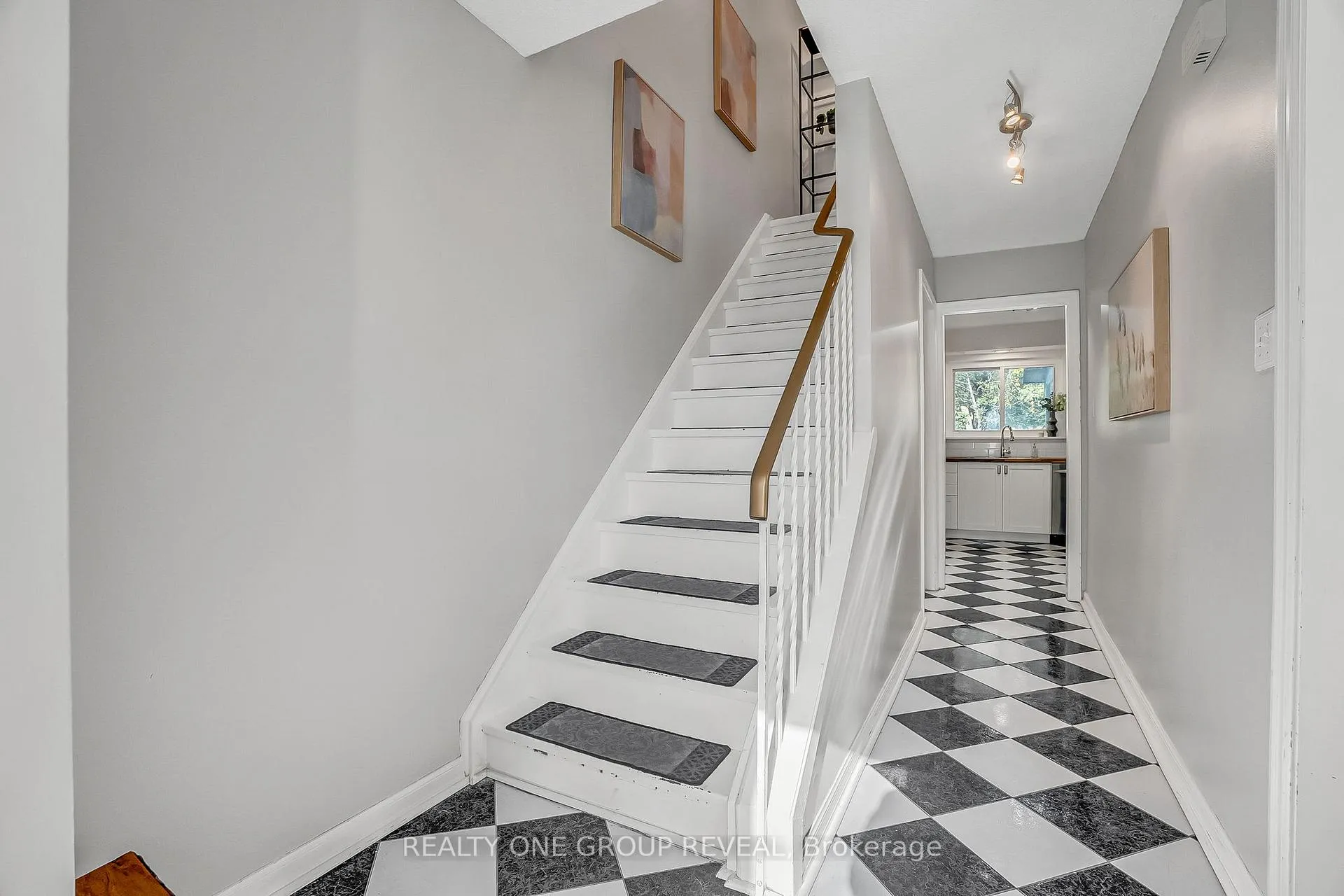 Photo 5 of 1343 Fenelon Crescent, Oshawa, Lakeview — HOMEH