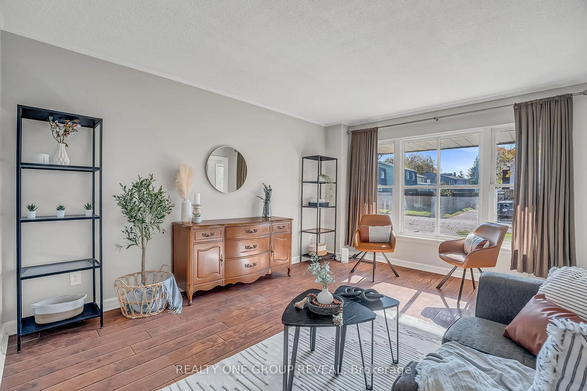 Photo 9 of 1343 Fenelon Crescent, Oshawa, Lakeview — HOMEH