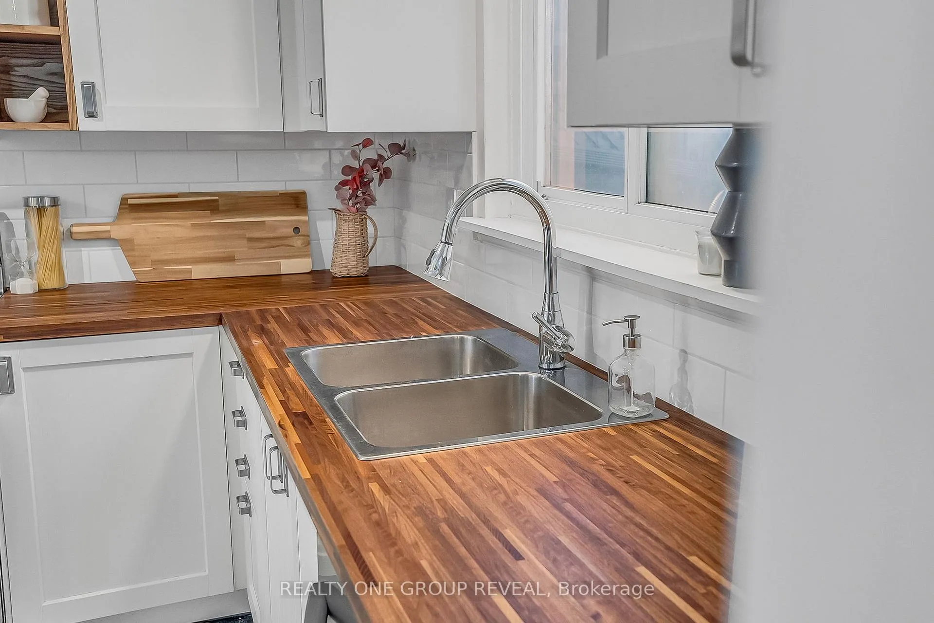 Photo 14 of 1343 Fenelon Crescent, Oshawa, Lakeview — HOMEH