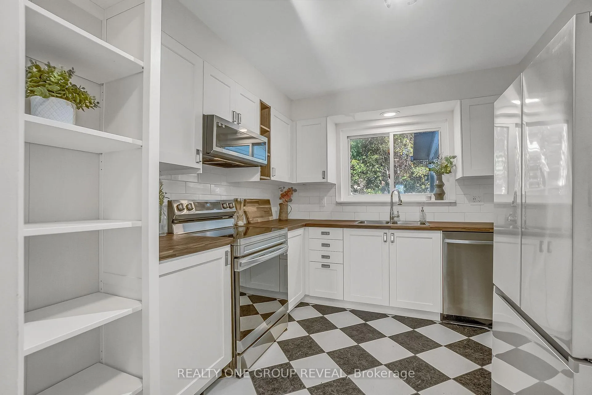 Photo 15 of 1343 Fenelon Crescent, Oshawa, Lakeview — HOMEH