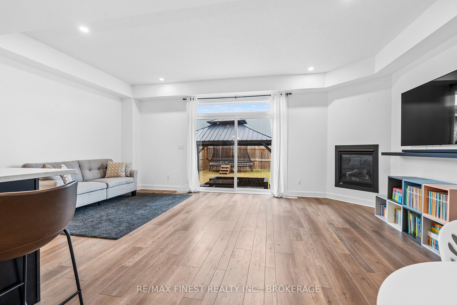 Photo 8 of 939 Stonewalk Drive, Kingston, Kingston East (Incl Barret Crt) — HOMEH