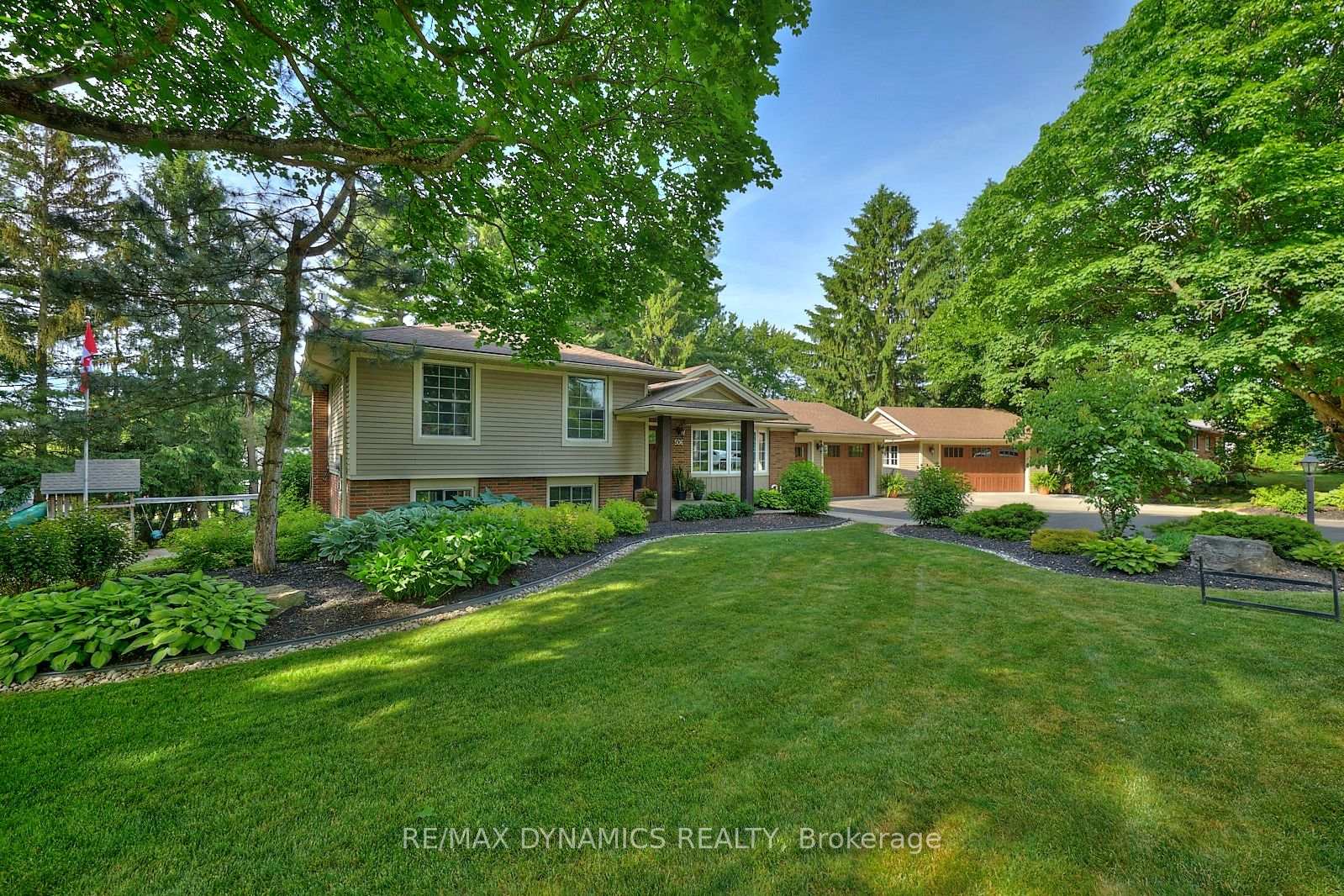 Photo 2 of 506 Memorial Drive, Pelham, Fenwick — HOMEH