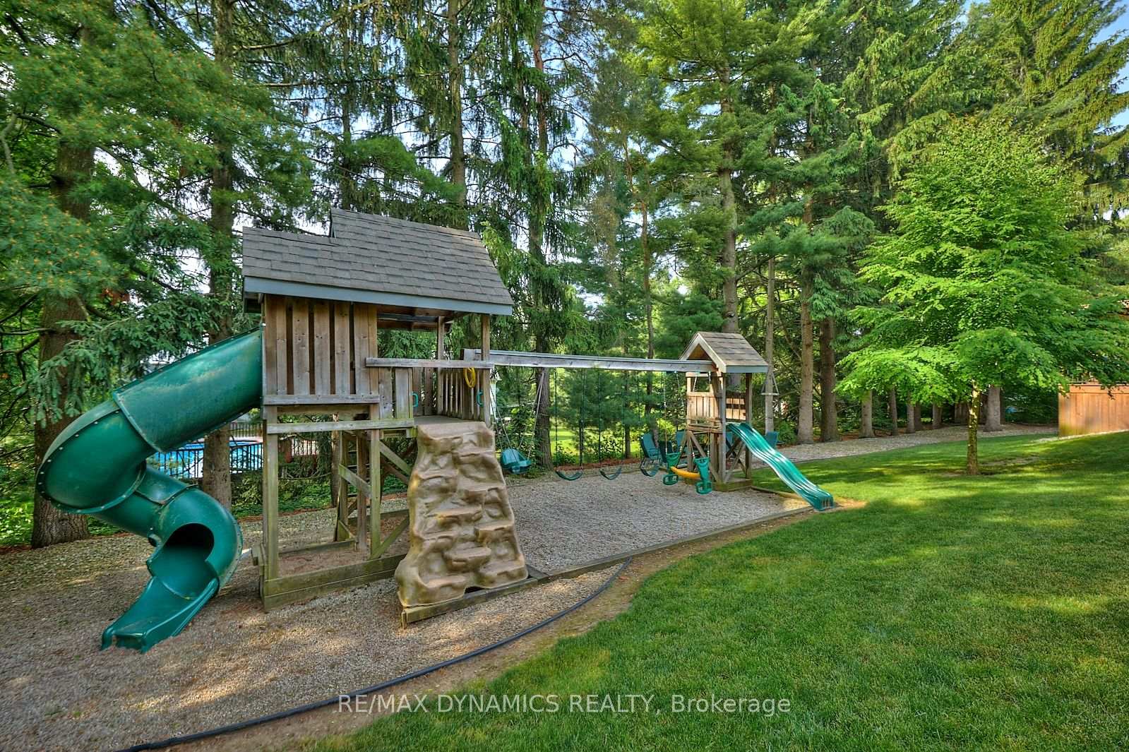 Photo 15 of 506 Memorial Drive, Pelham, Fenwick — HOMEH