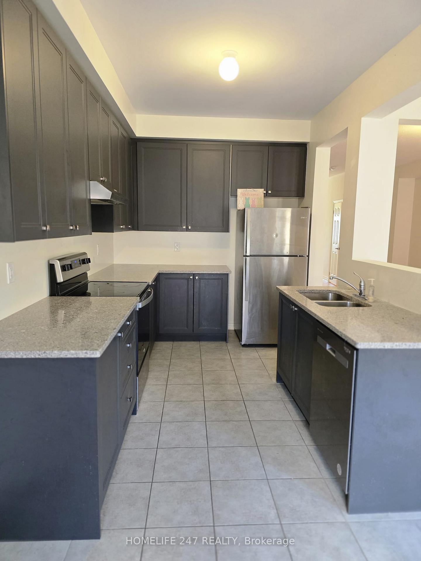 Photo 9 of 1259 Jim Brewster Circle, Oshawa, Eastdale — HOMEH