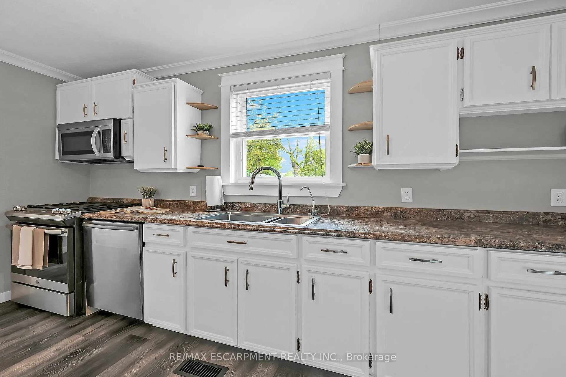 Photo 18 of 1044 Main Street, Norfolk, Port Dover — HOMEH