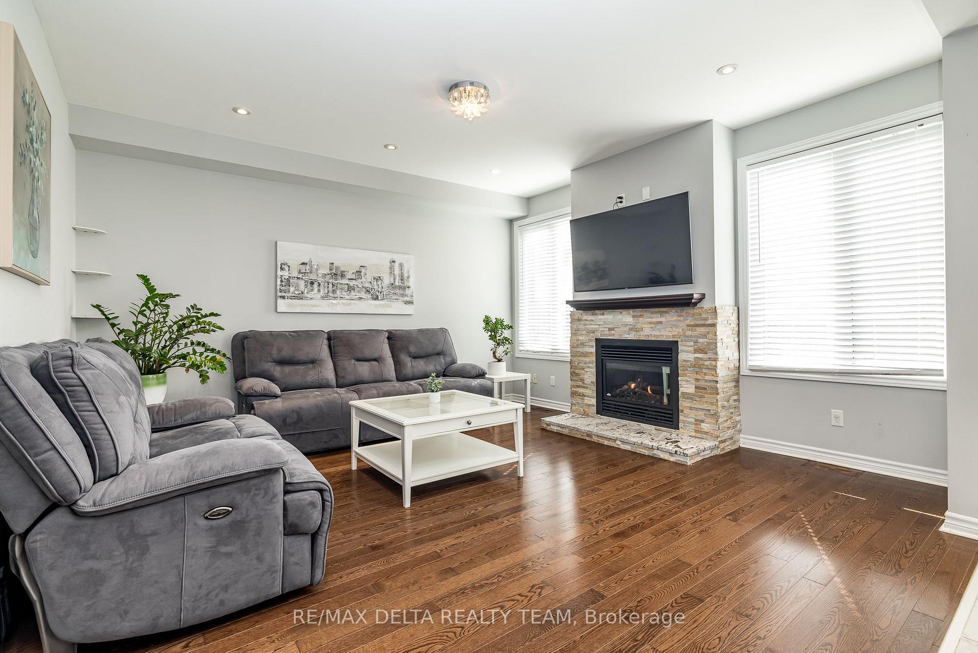 Photo 3 of 218 Enclave Walk, Ottawa, Mer Bleue/Bradley Estates/Anderson Park — HOMEH