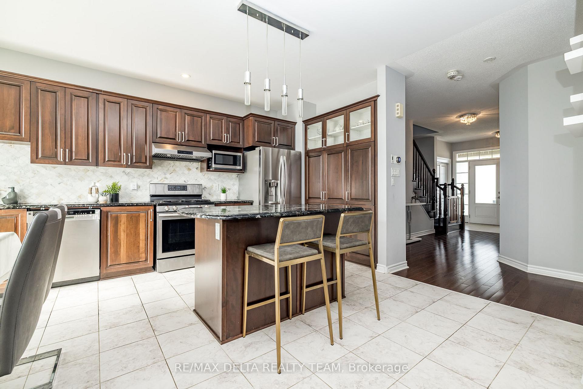 Photo 5 of 218 Enclave Walk, Ottawa, Mer Bleue/Bradley Estates/Anderson Park — HOMEH