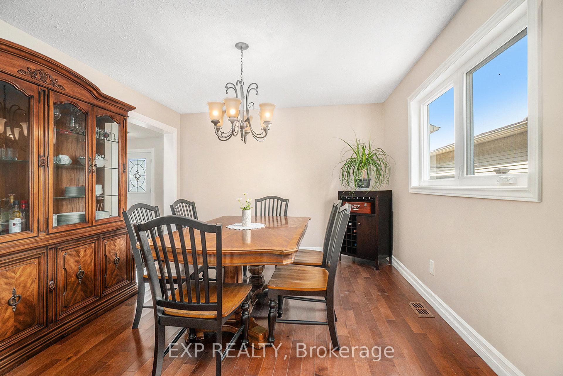 Photo 8 of 1415 Bouton D'or Way, Ottawa, Bilberry Creek/Queenswood Heights — HOMEH