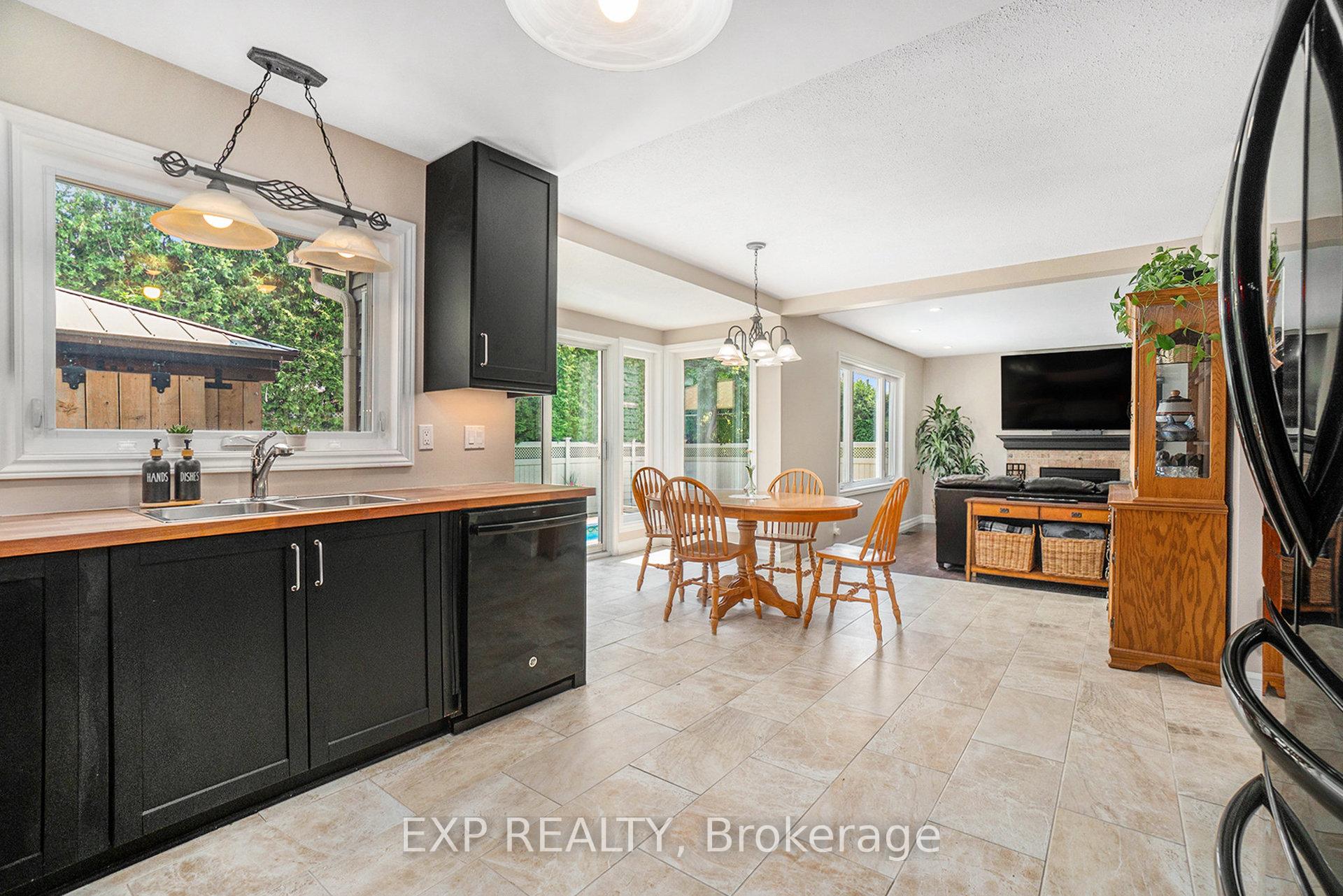 Photo 12 of 1415 Bouton D'or Way, Ottawa, Bilberry Creek/Queenswood Heights — HOMEH