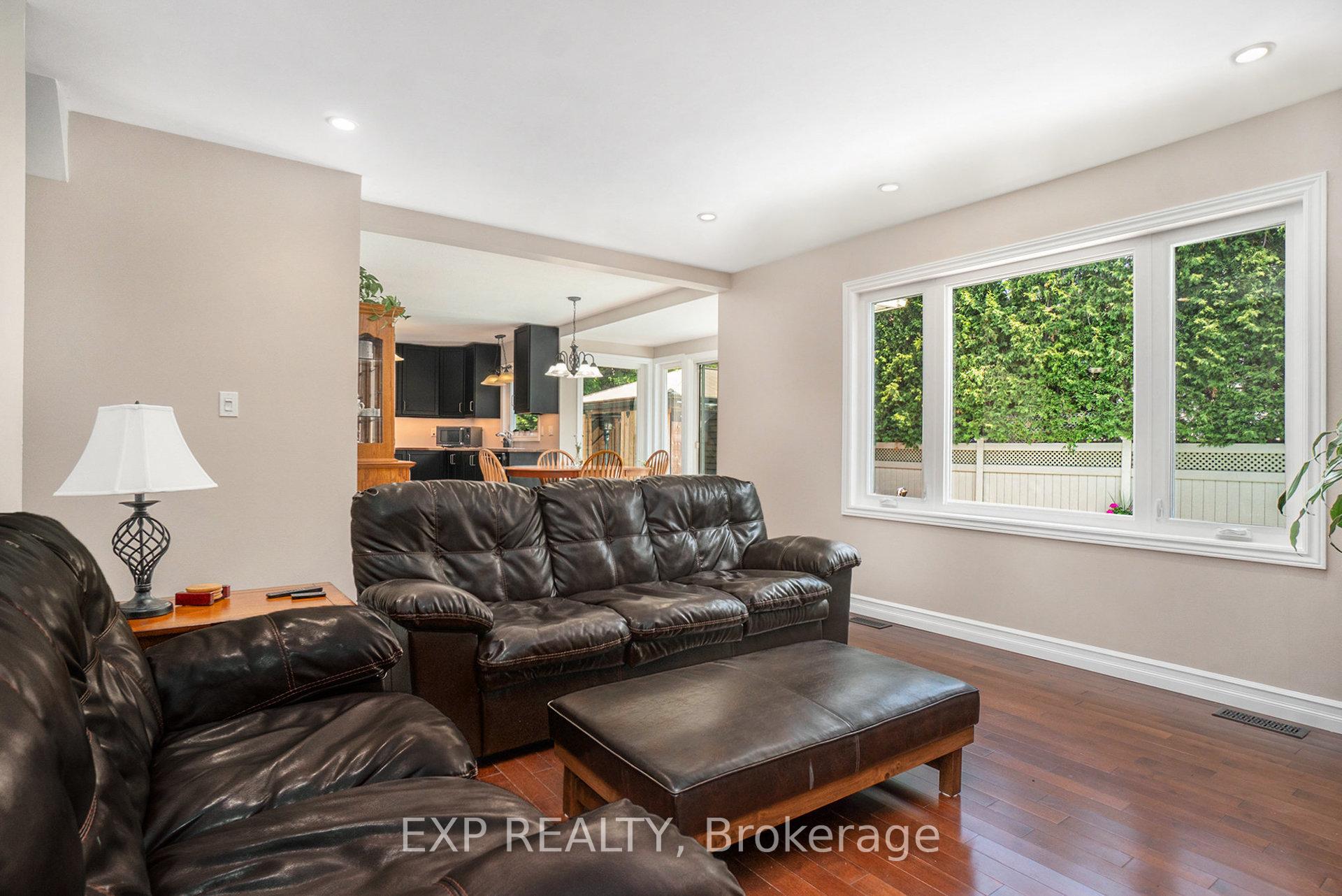 Photo 16 of 1415 Bouton D'or Way, Ottawa, Bilberry Creek/Queenswood Heights — HOMEH