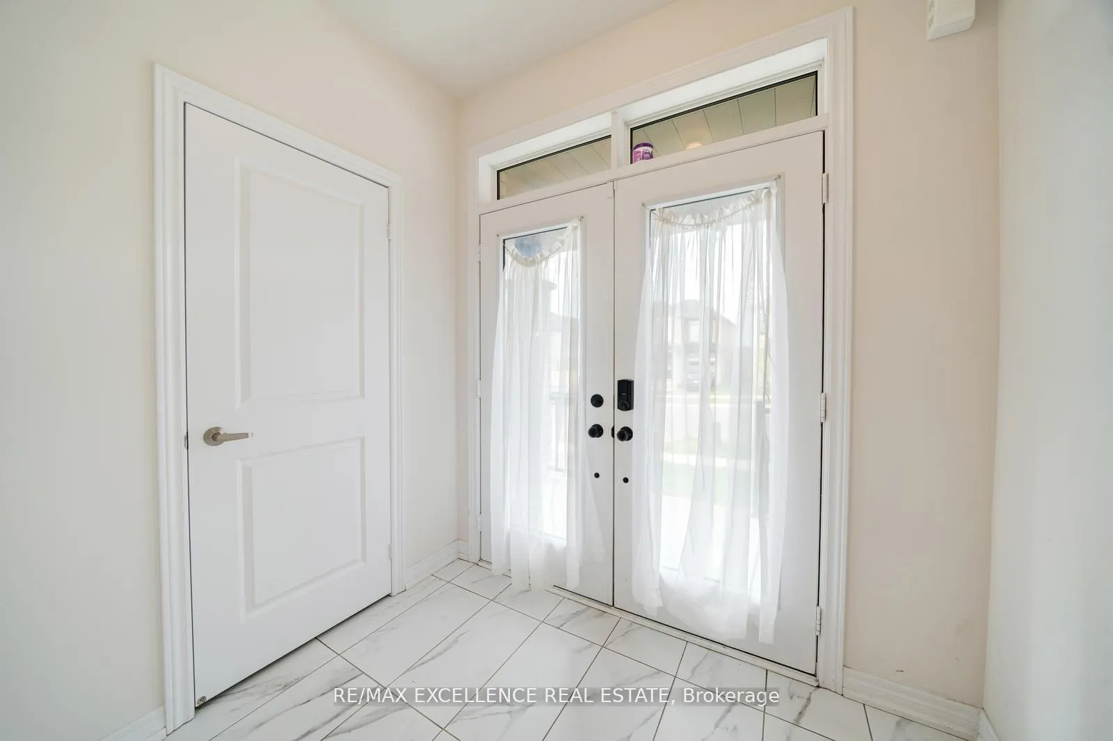 Photo 4 of 2085 Coppermine Street, Oshawa, Kedron — HOMEH