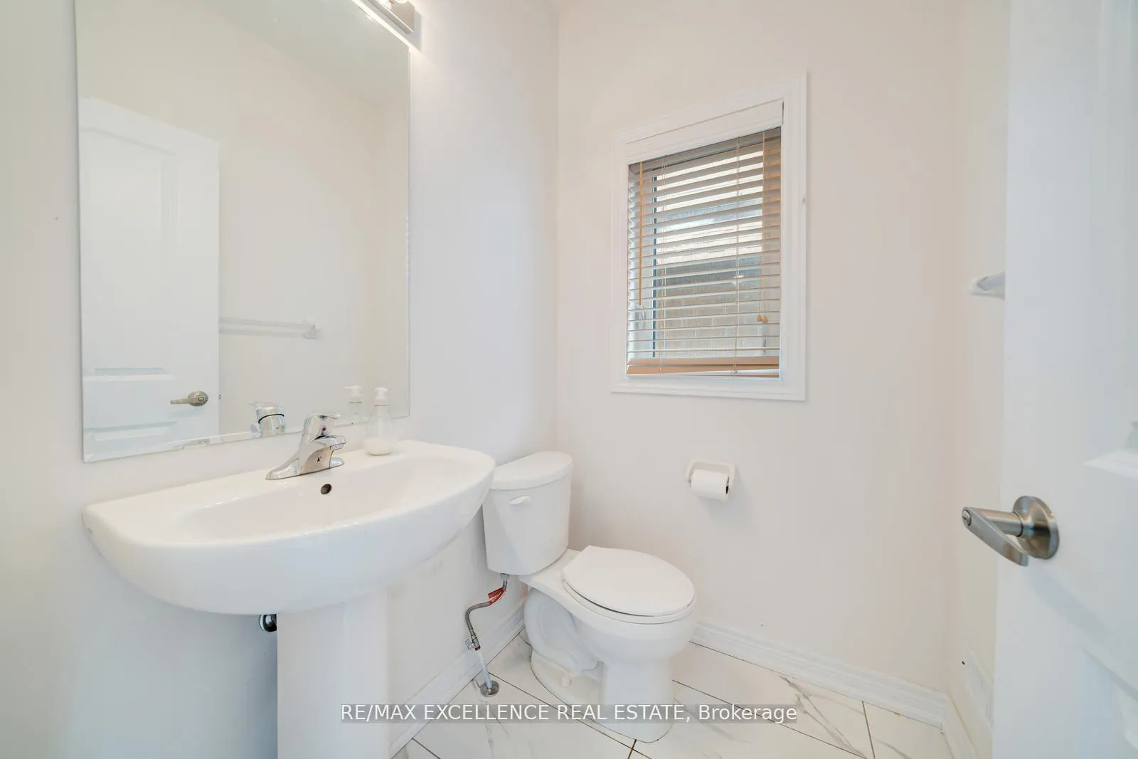 Photo 6 of 2085 Coppermine Street, Oshawa, Kedron — HOMEH