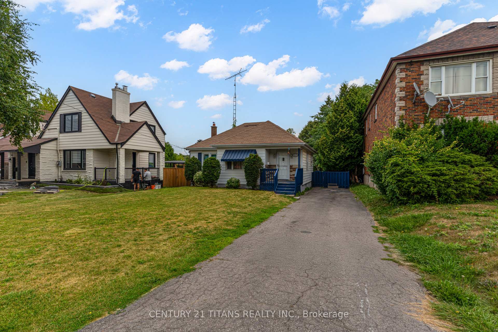 Photo 2 of 107 Wilson Road N, Oshawa, O'Neill — HOMEH