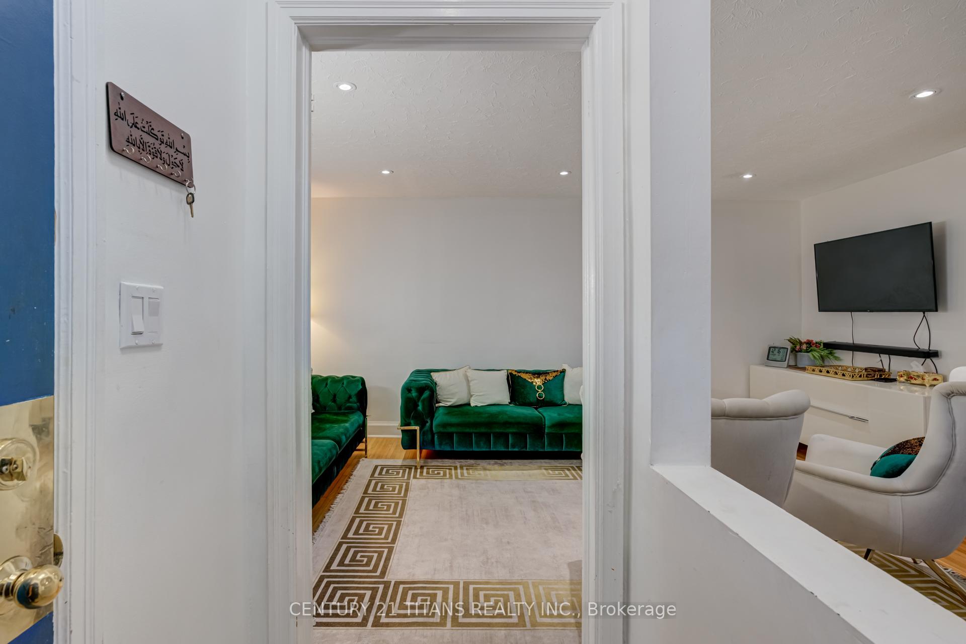 Photo 10 of 107 Wilson Road N, Oshawa, O'Neill — HOMEH