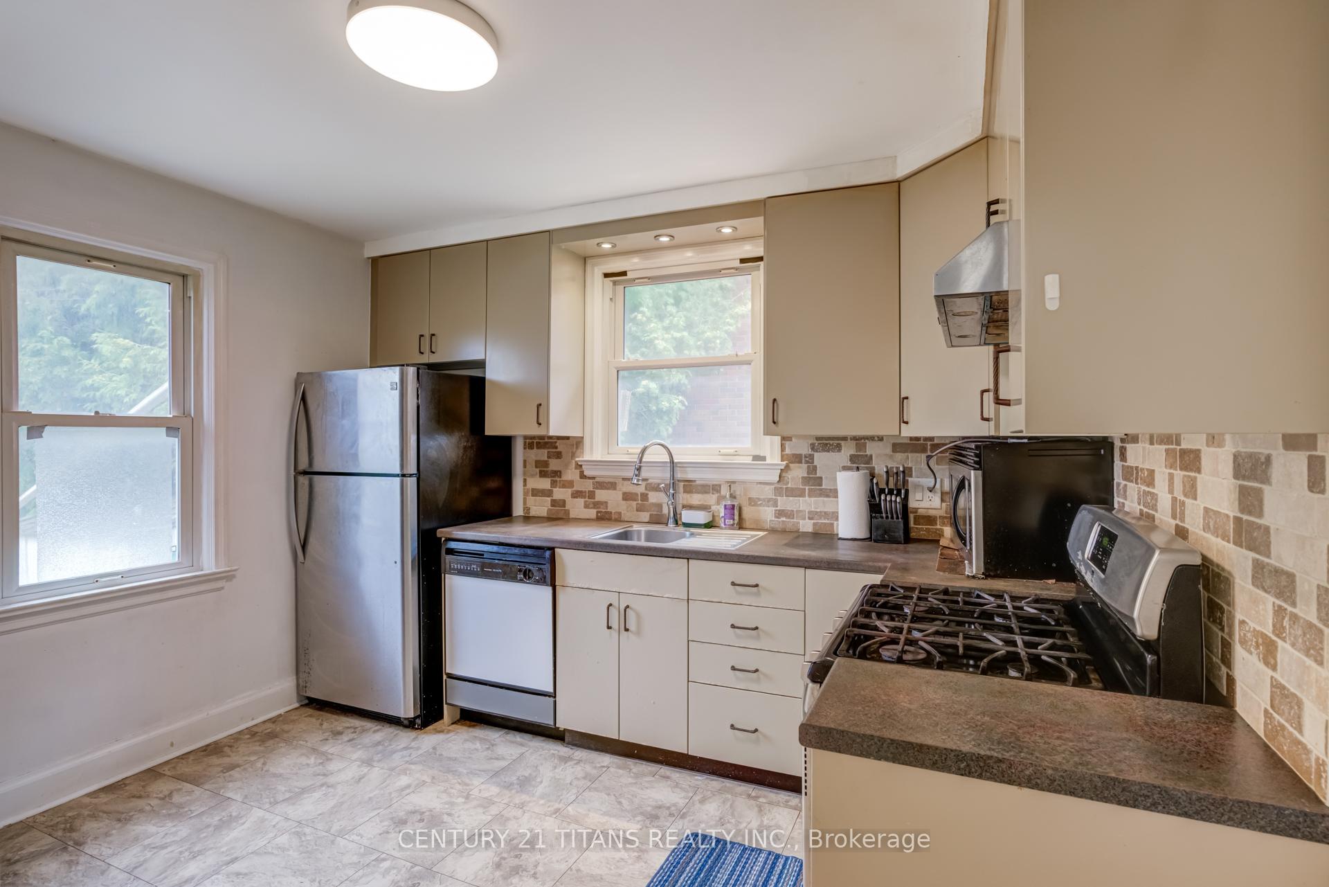 Photo 16 of 107 Wilson Road N, Oshawa, O'Neill — HOMEH