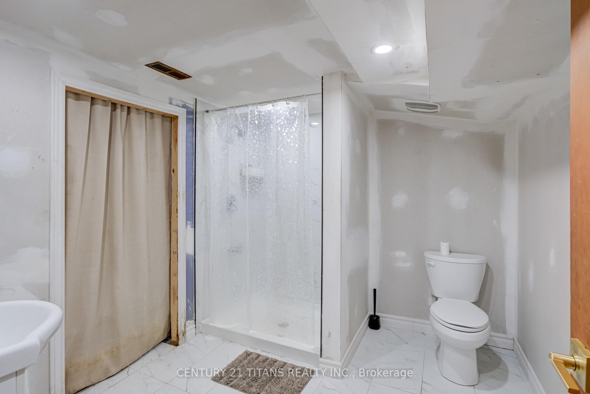 Photo 37 of 107 Wilson Road N, Oshawa, O'Neill — HOMEH