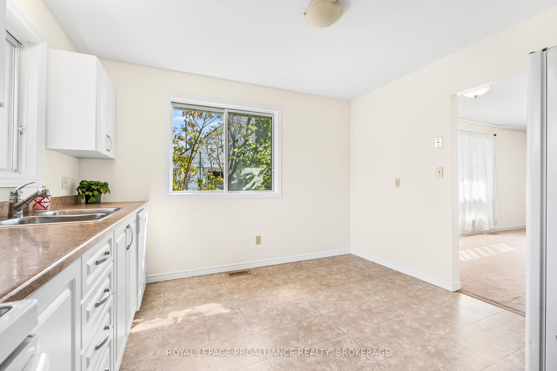 Photo 6 of 1470 Montreal Street, Kingston, Rideau — HOMEH