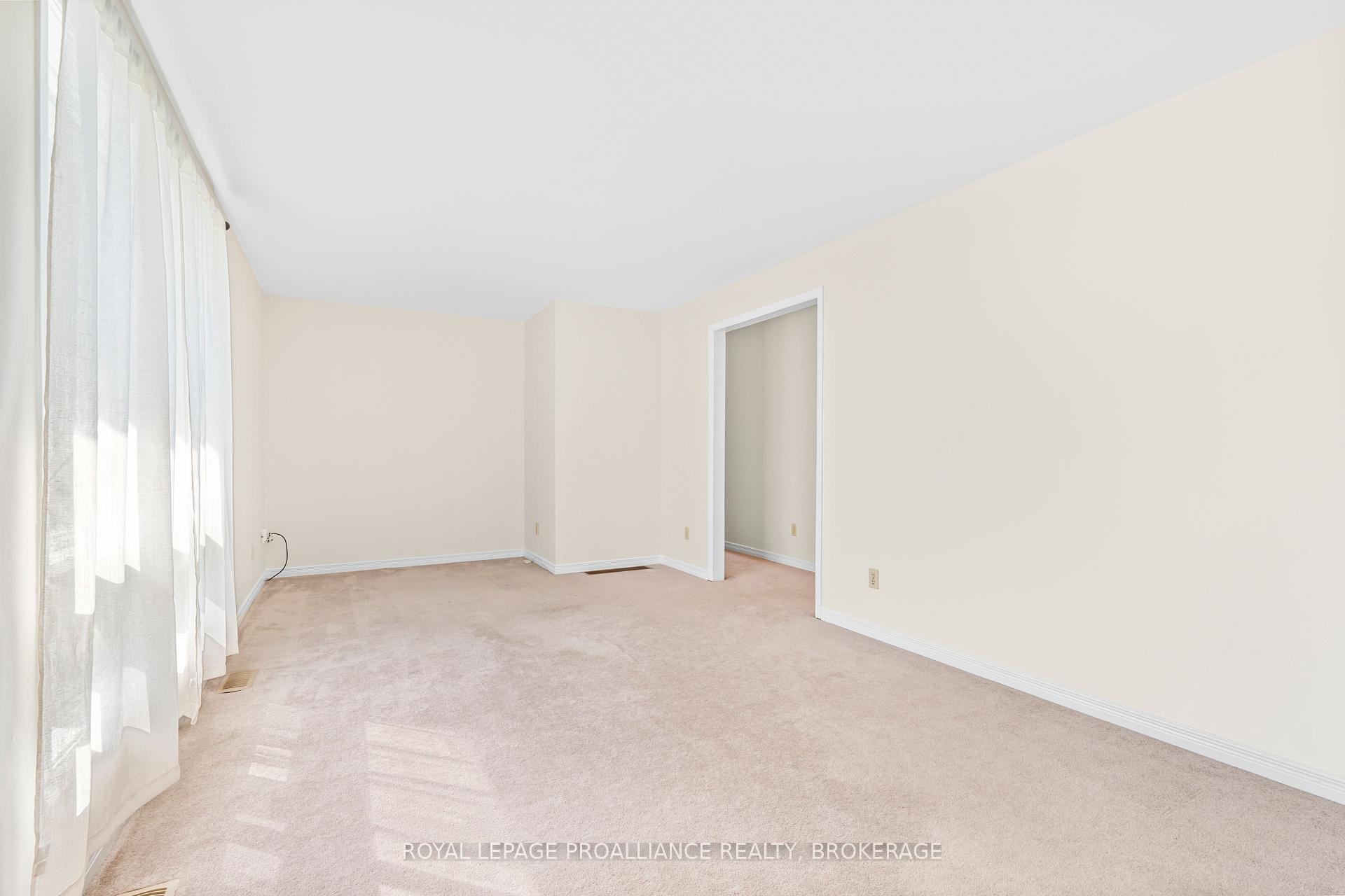 Photo 9 of 1470 Montreal Street, Kingston, Rideau — HOMEH