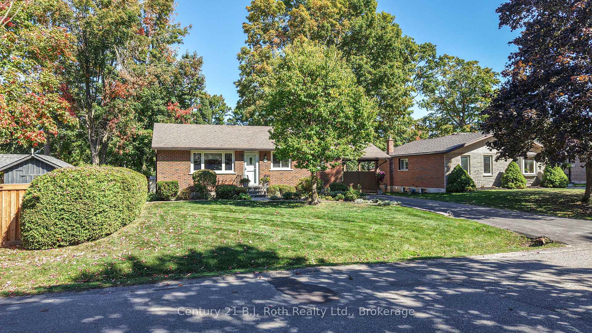 Photo 1 of 262 Lawrence Avenue, Orillia — HOMEH