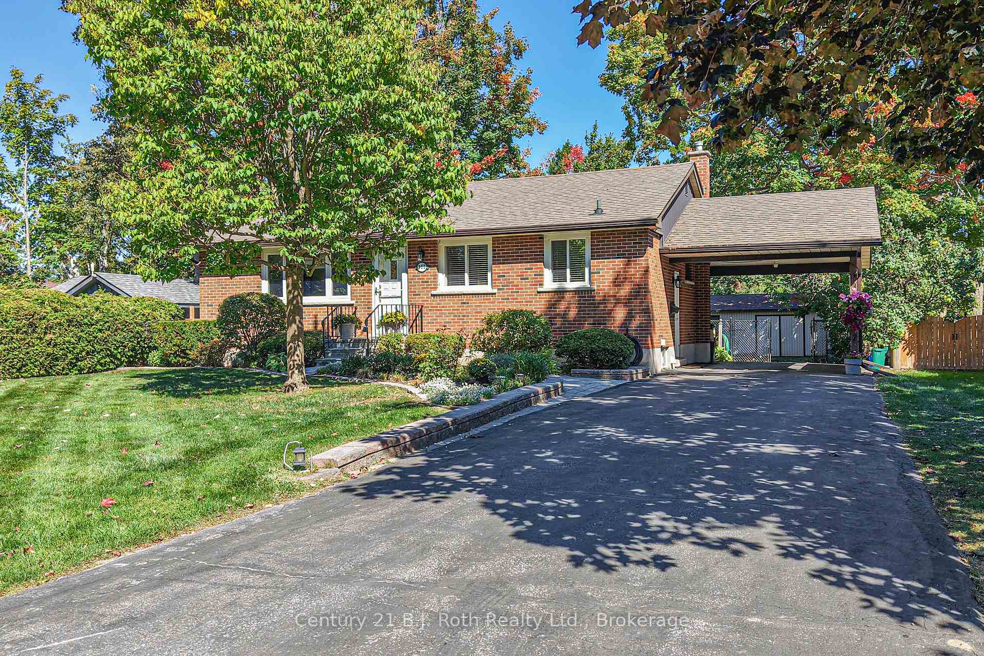 Photo 4 of 262 Lawrence Avenue, Orillia — HOMEH