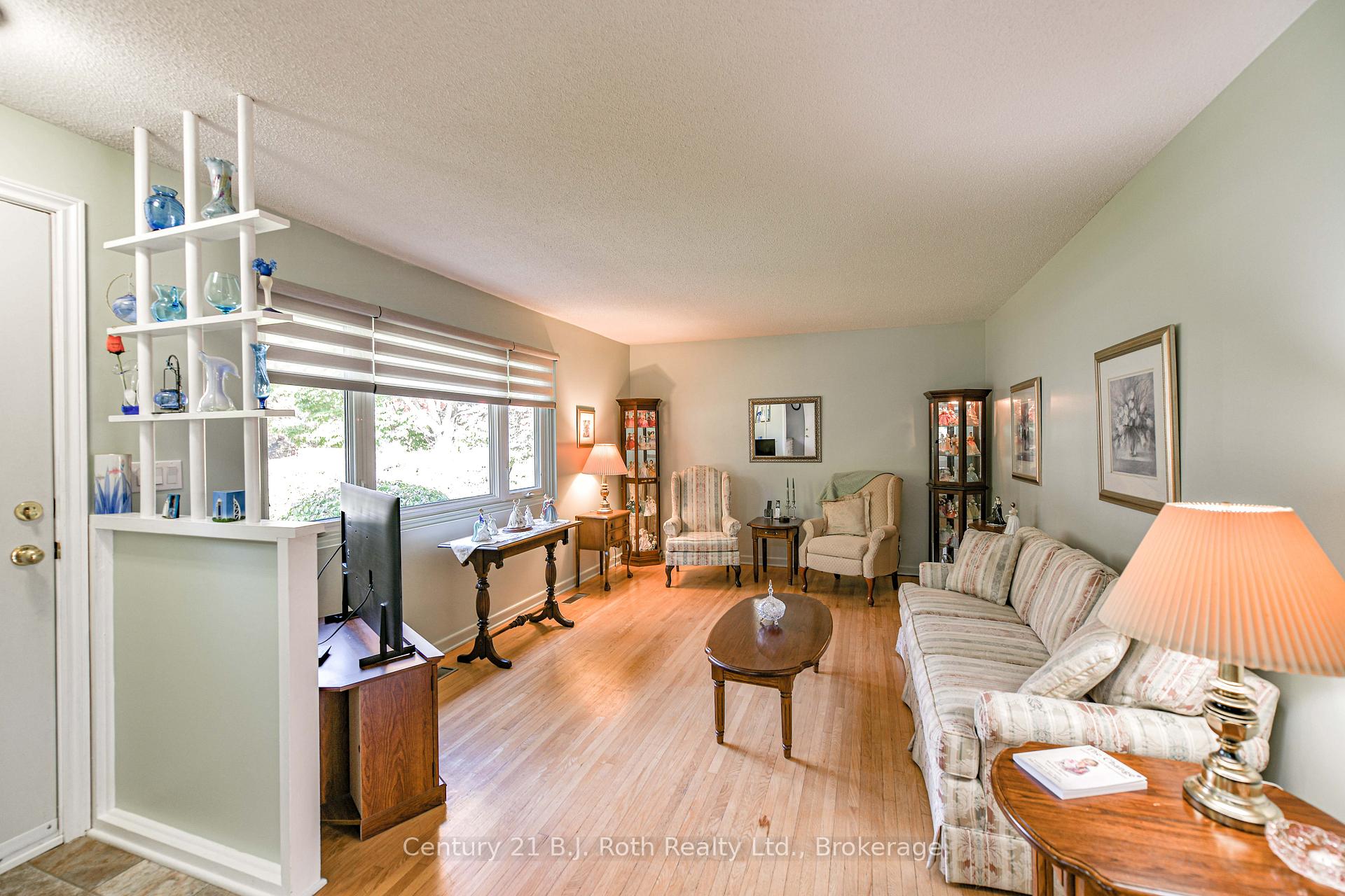 Photo 12 of 262 Lawrence Avenue, Orillia — HOMEH
