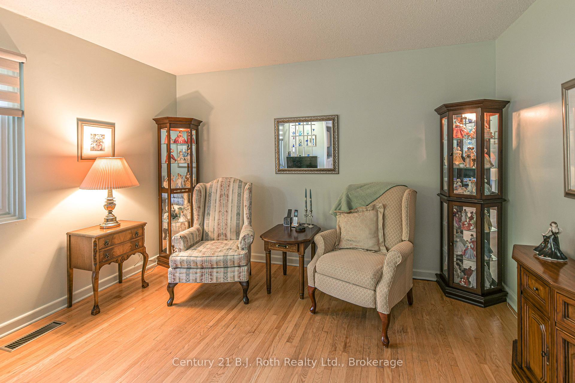 Photo 14 of 262 Lawrence Avenue, Orillia — HOMEH