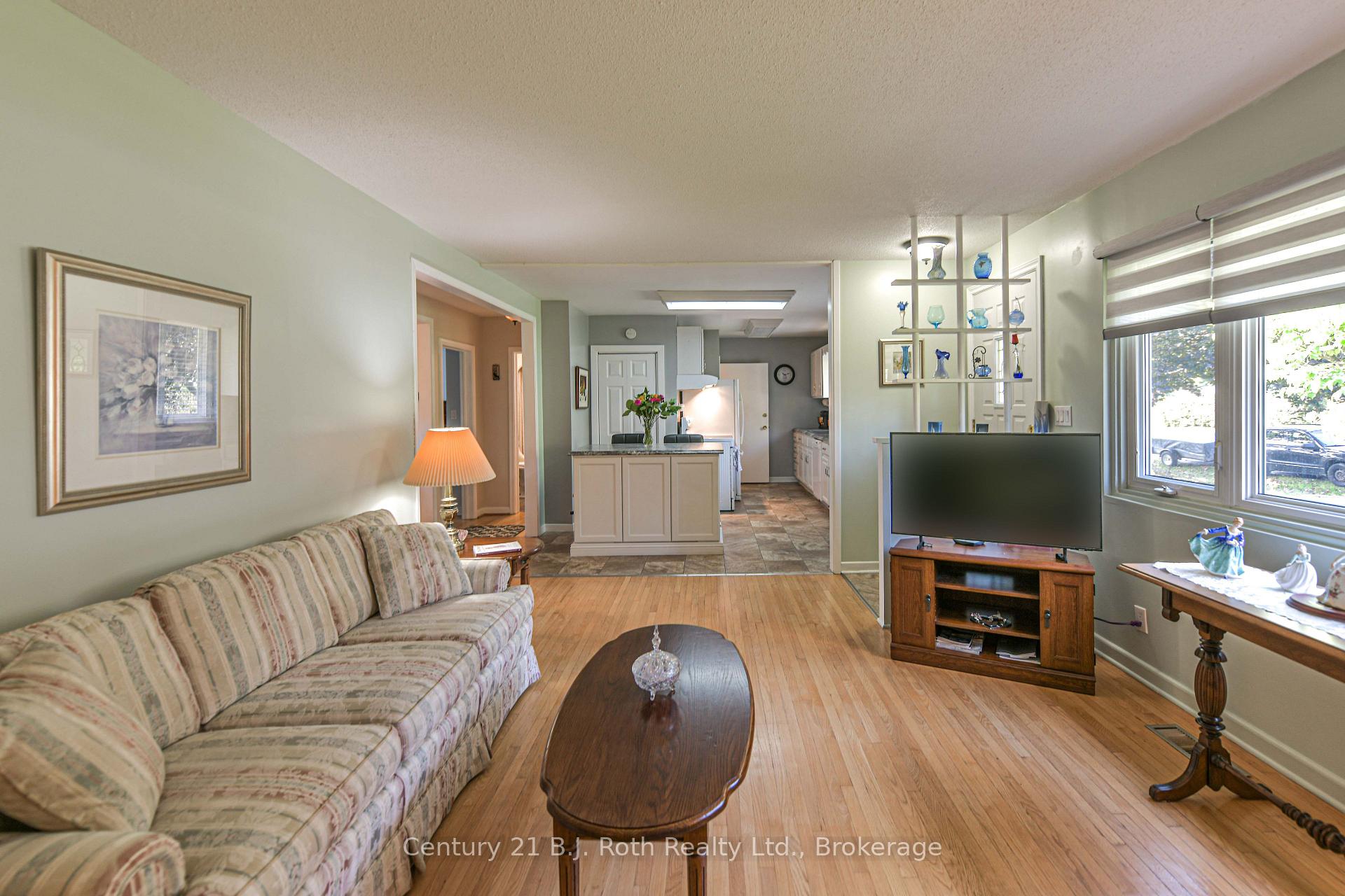 Photo 15 of 262 Lawrence Avenue, Orillia — HOMEH