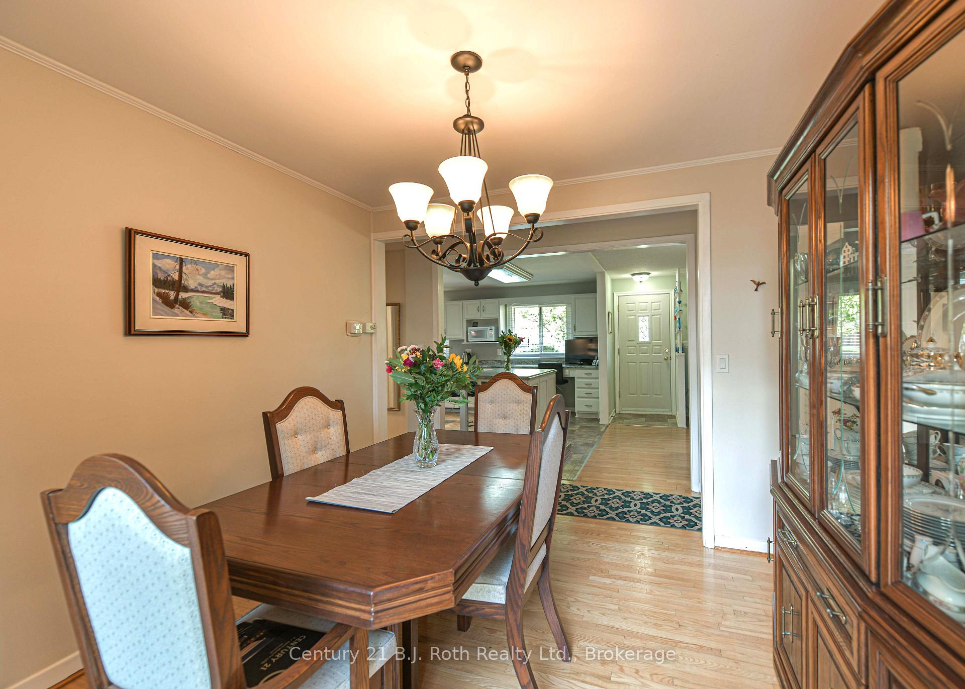 Photo 16 of 262 Lawrence Avenue, Orillia — HOMEH