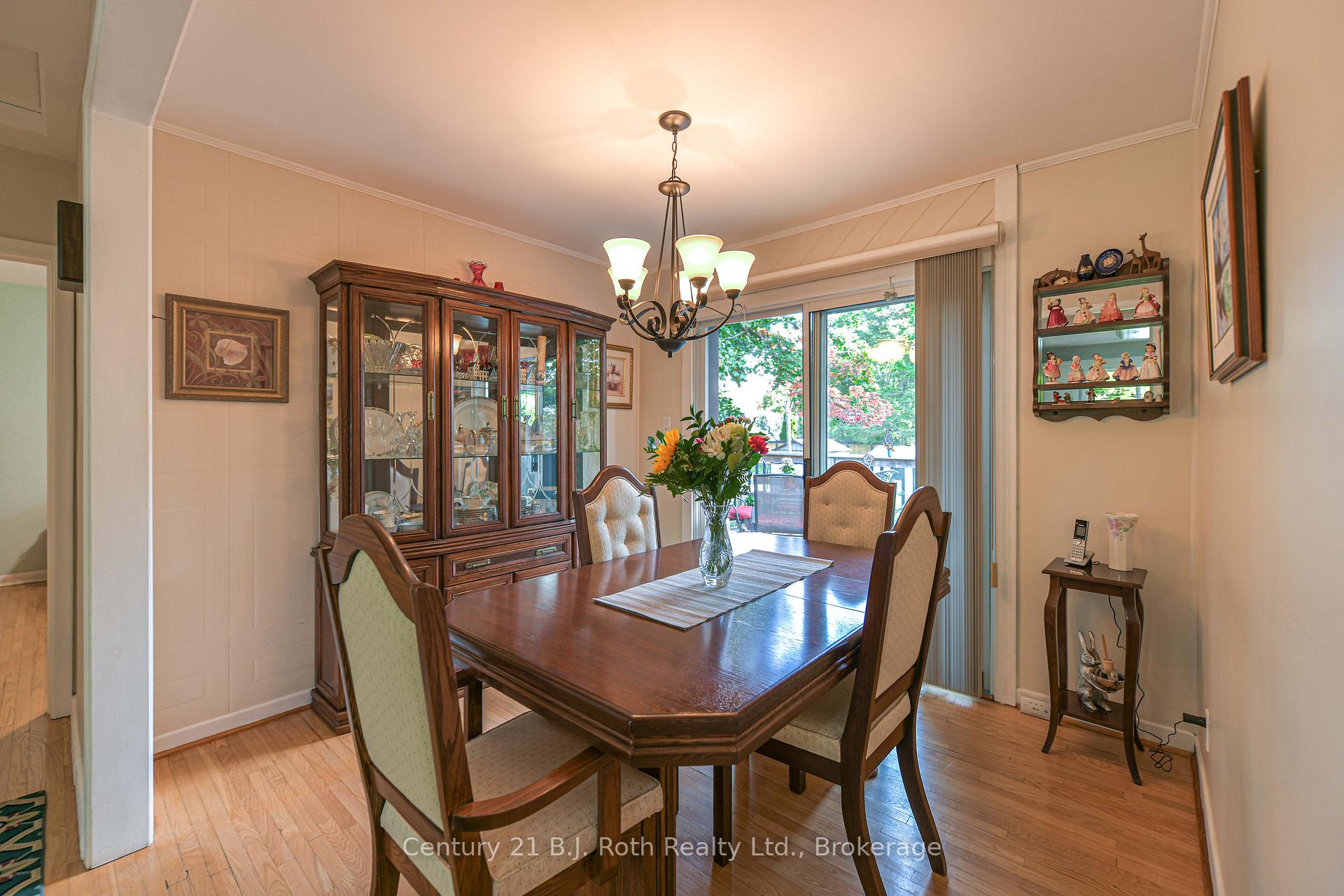 Photo 17 of 262 Lawrence Avenue, Orillia — HOMEH