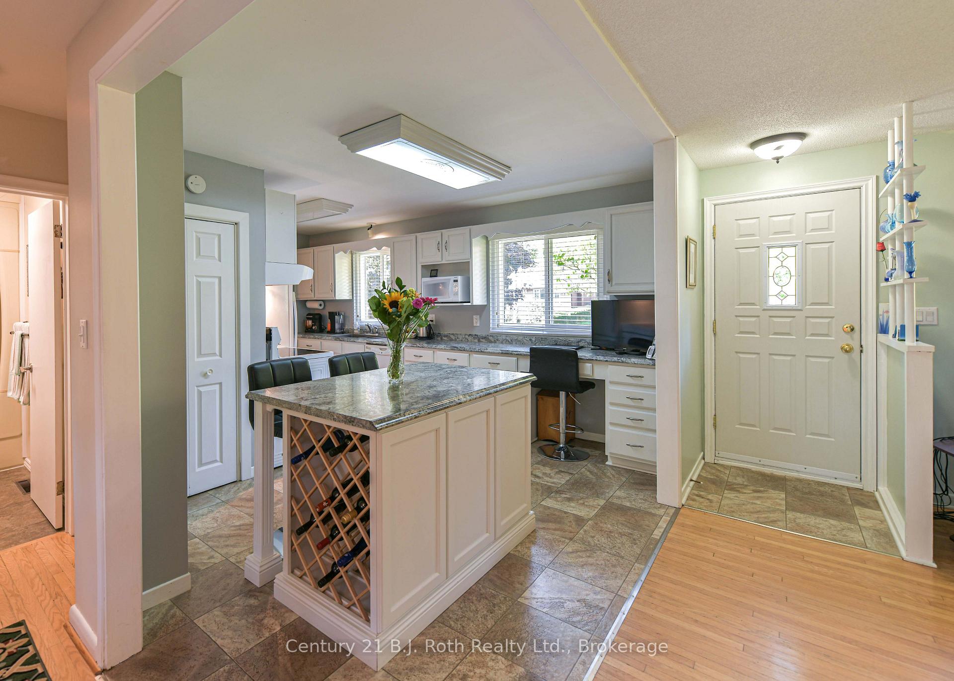 Photo 23 of 262 Lawrence Avenue, Orillia — HOMEH