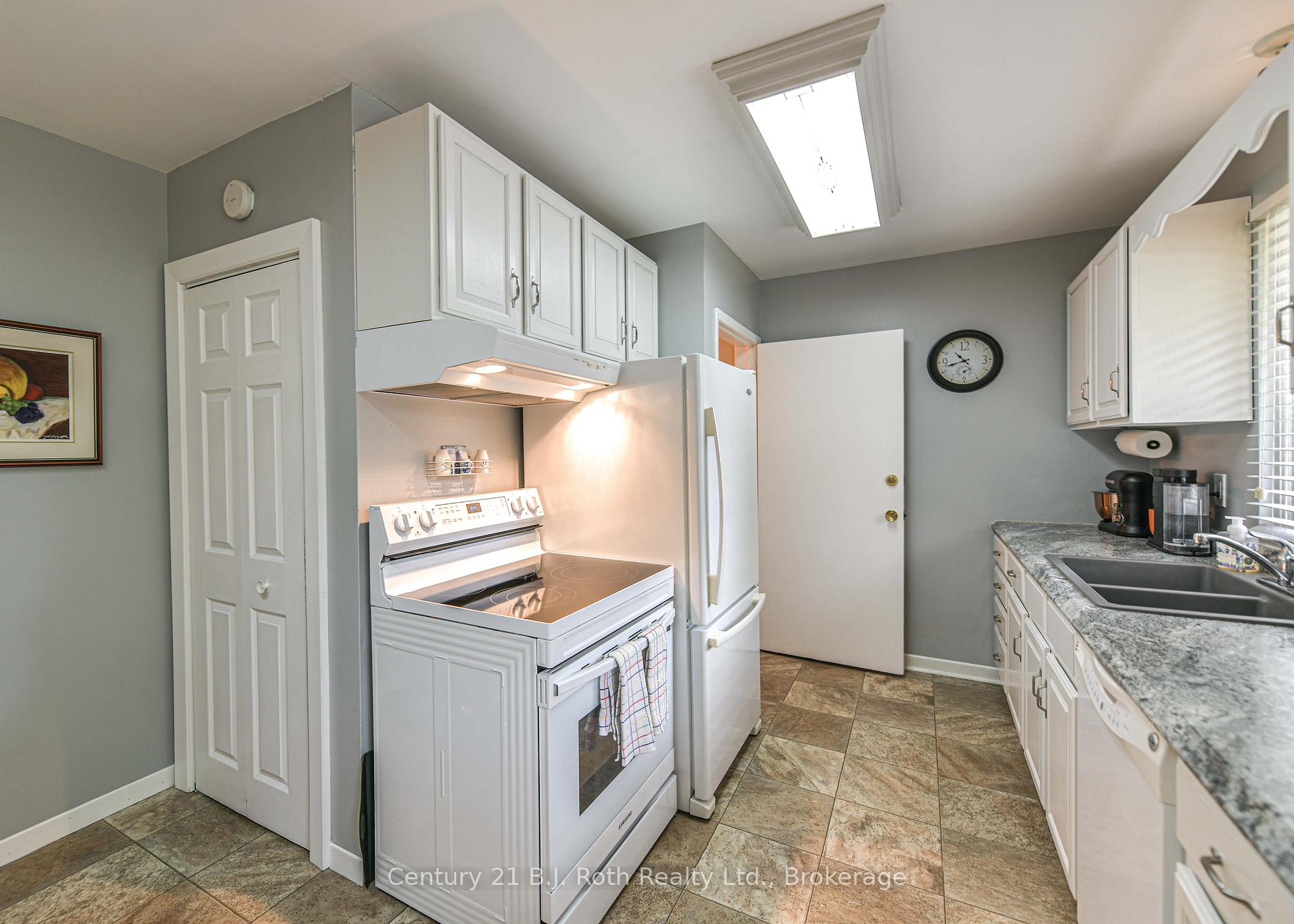 Photo 24 of 262 Lawrence Avenue, Orillia — HOMEH