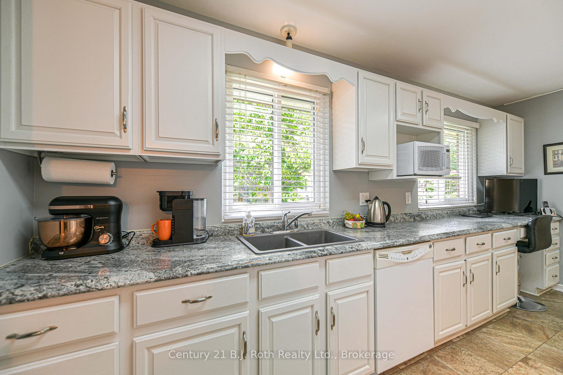 Photo 25 of 262 Lawrence Avenue, Orillia — HOMEH