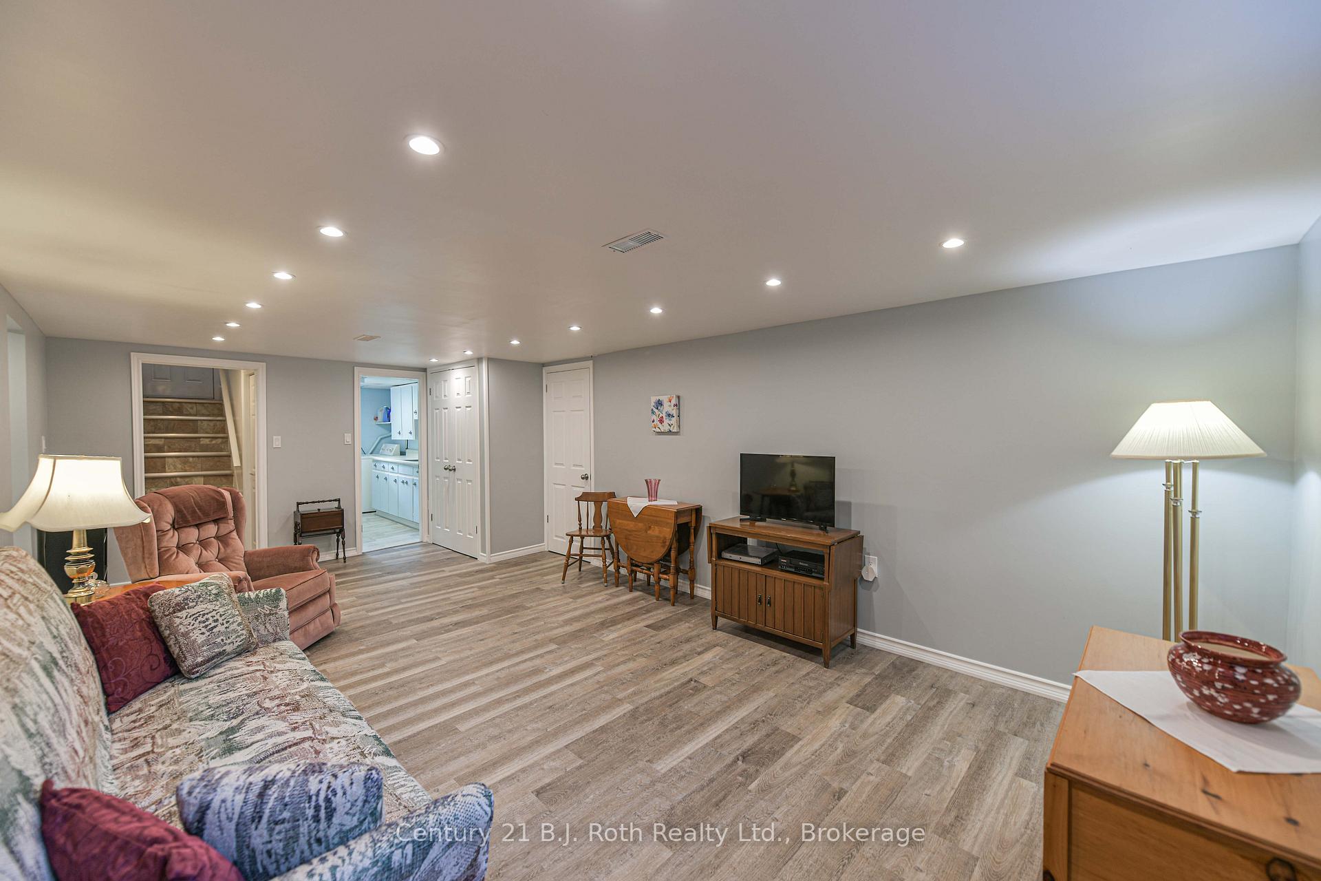 Photo 30 of 262 Lawrence Avenue, Orillia — HOMEH