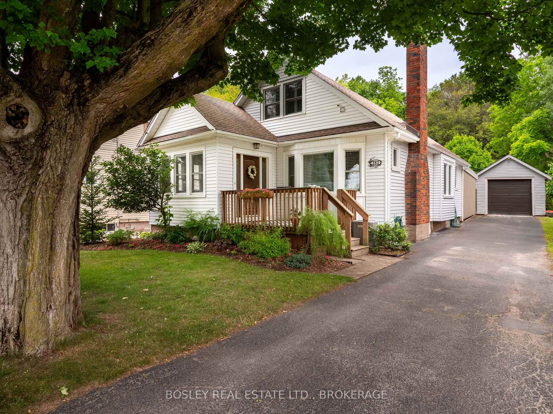 Front of 181 Canboro Road N
