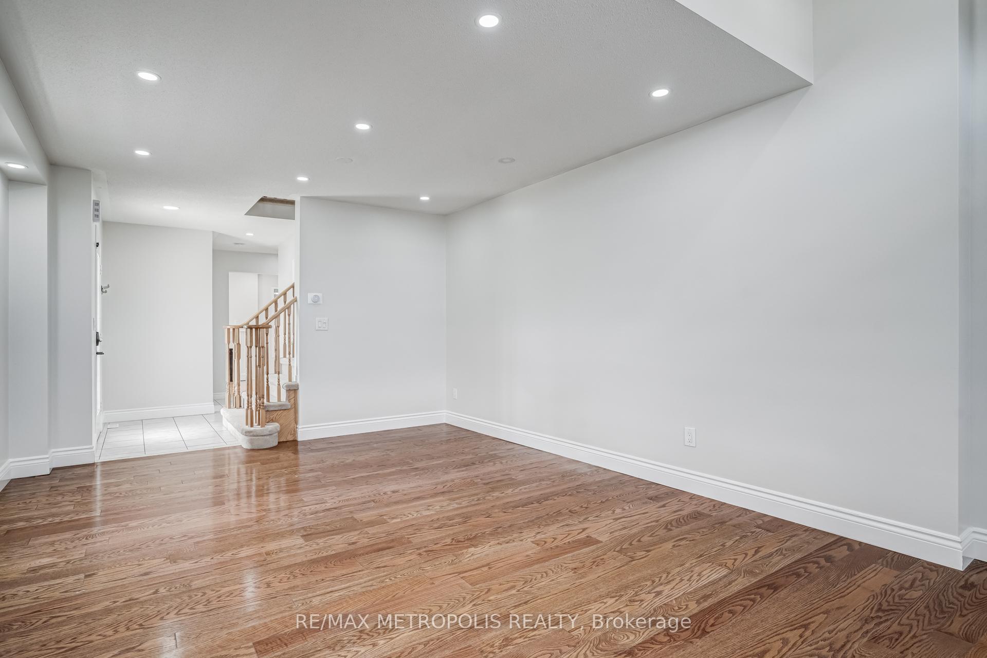 Photo 2 of Unit Upper, 24 Babcock Crescent, Milton, Dempsey — HOMEH
