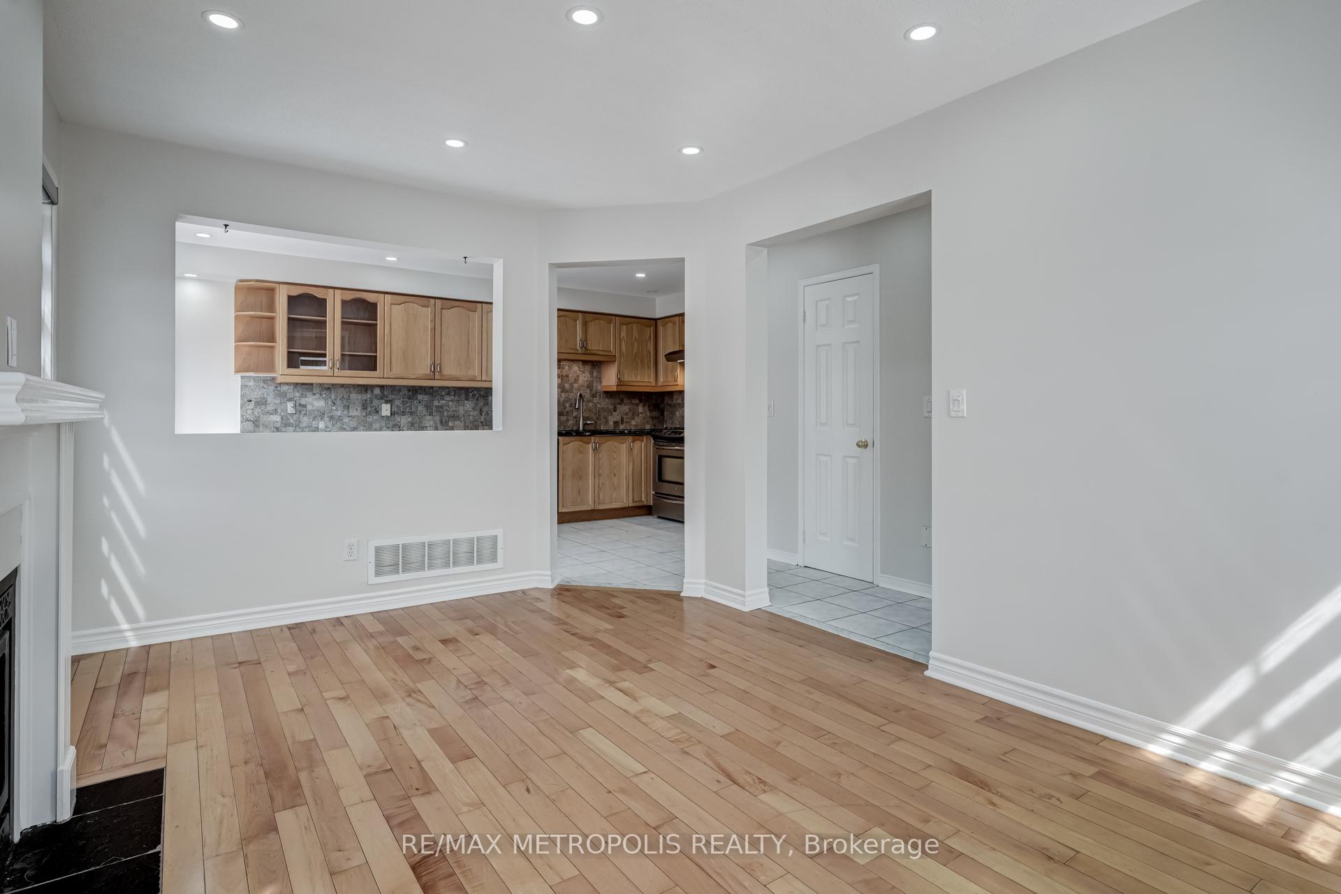 Photo 24 of Unit Upper, 24 Babcock Crescent, Milton, Dempsey — HOMEH