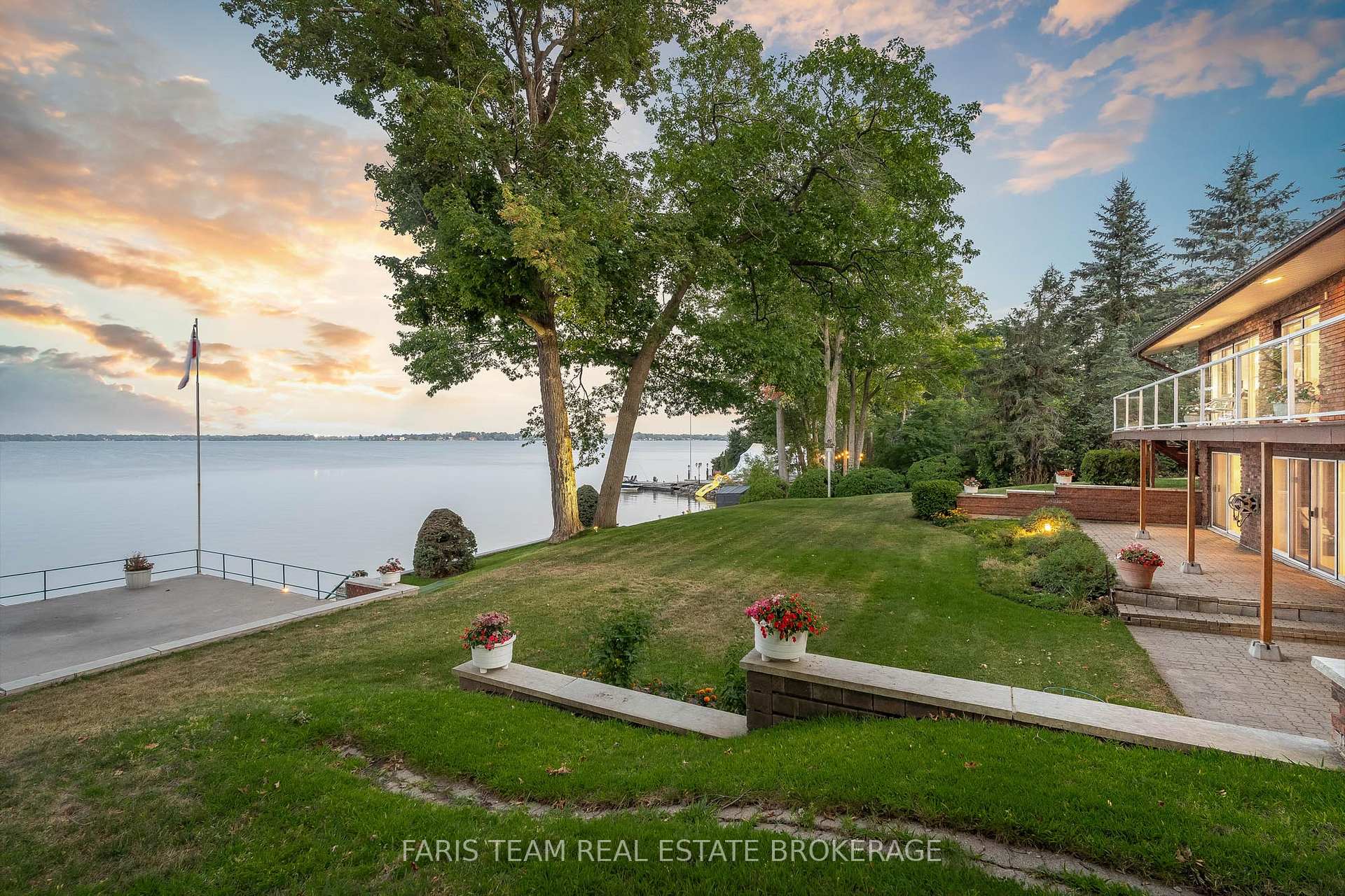 Photo 2 of 1 Southwood Circle, Orillia — HOMEH