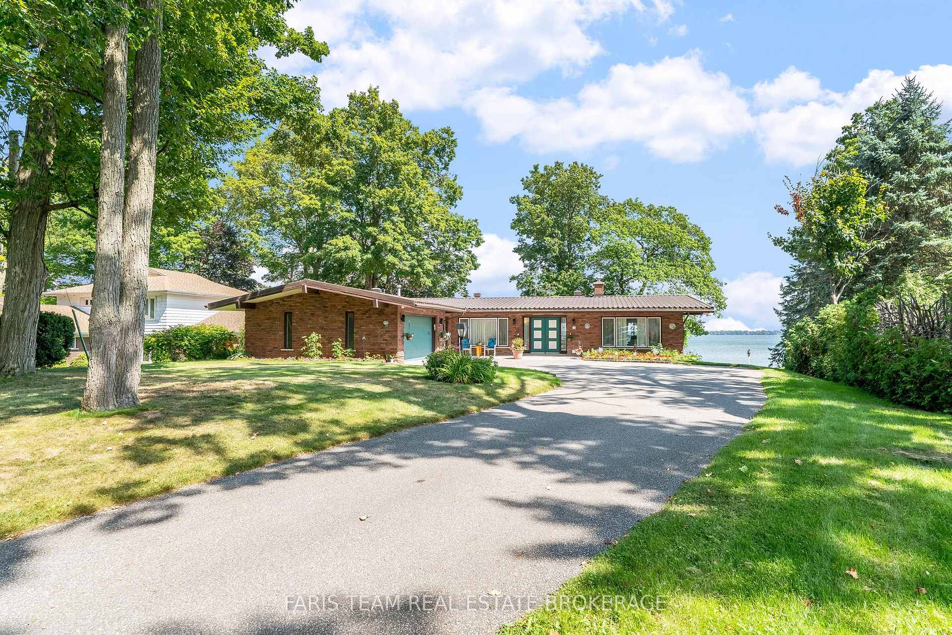 Photo 4 of 1 Southwood Circle, Orillia — HOMEH