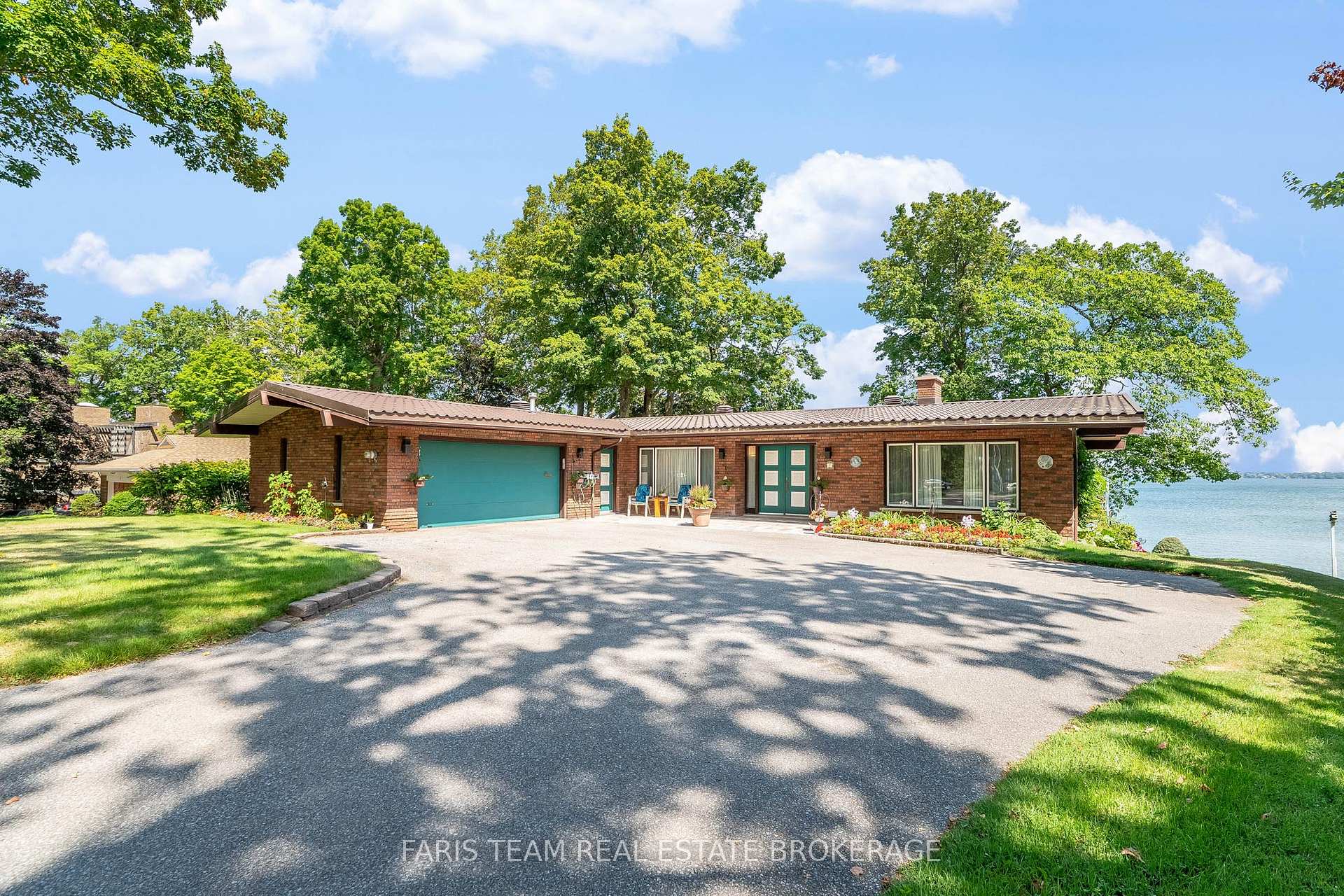 Photo 5 of 1 Southwood Circle, Orillia — HOMEH