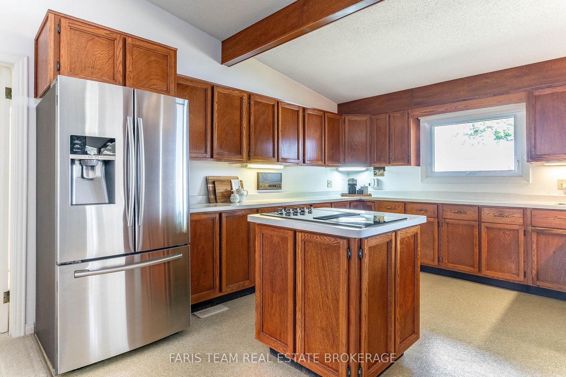 Photo 8 of 1 Southwood Circle, Orillia — HOMEH