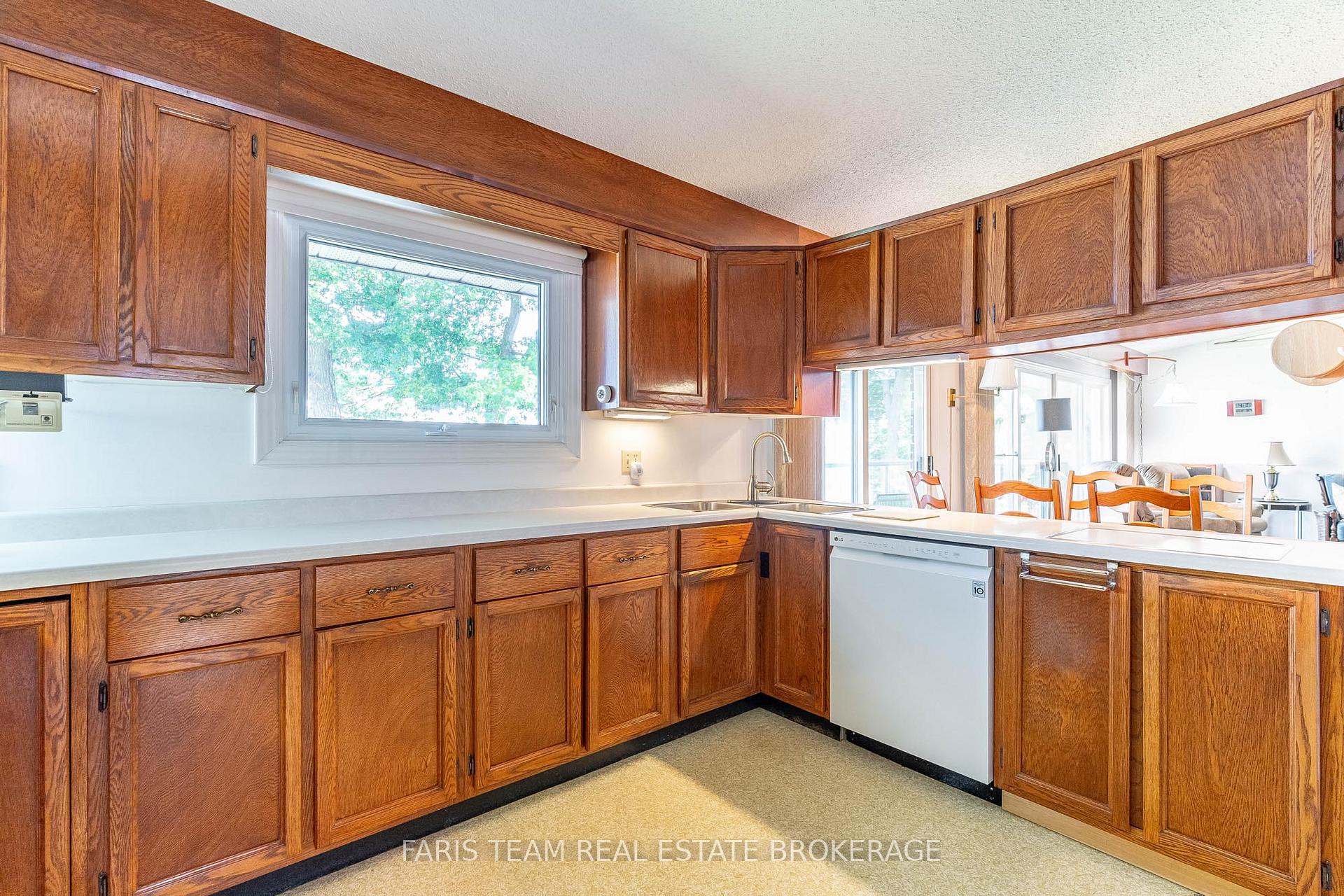 Photo 9 of 1 Southwood Circle, Orillia — HOMEH
