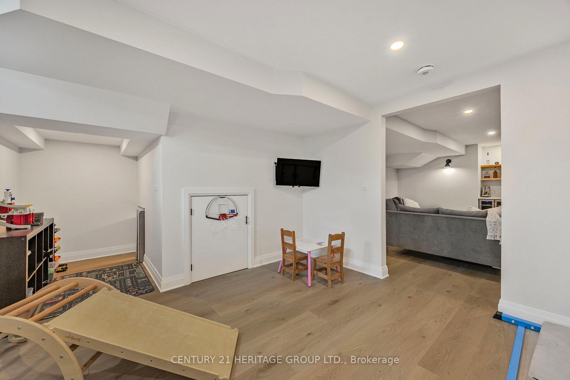 Photo 35 of 56 Gould Crescent, New Tecumseth, Tottenham — HOMEH