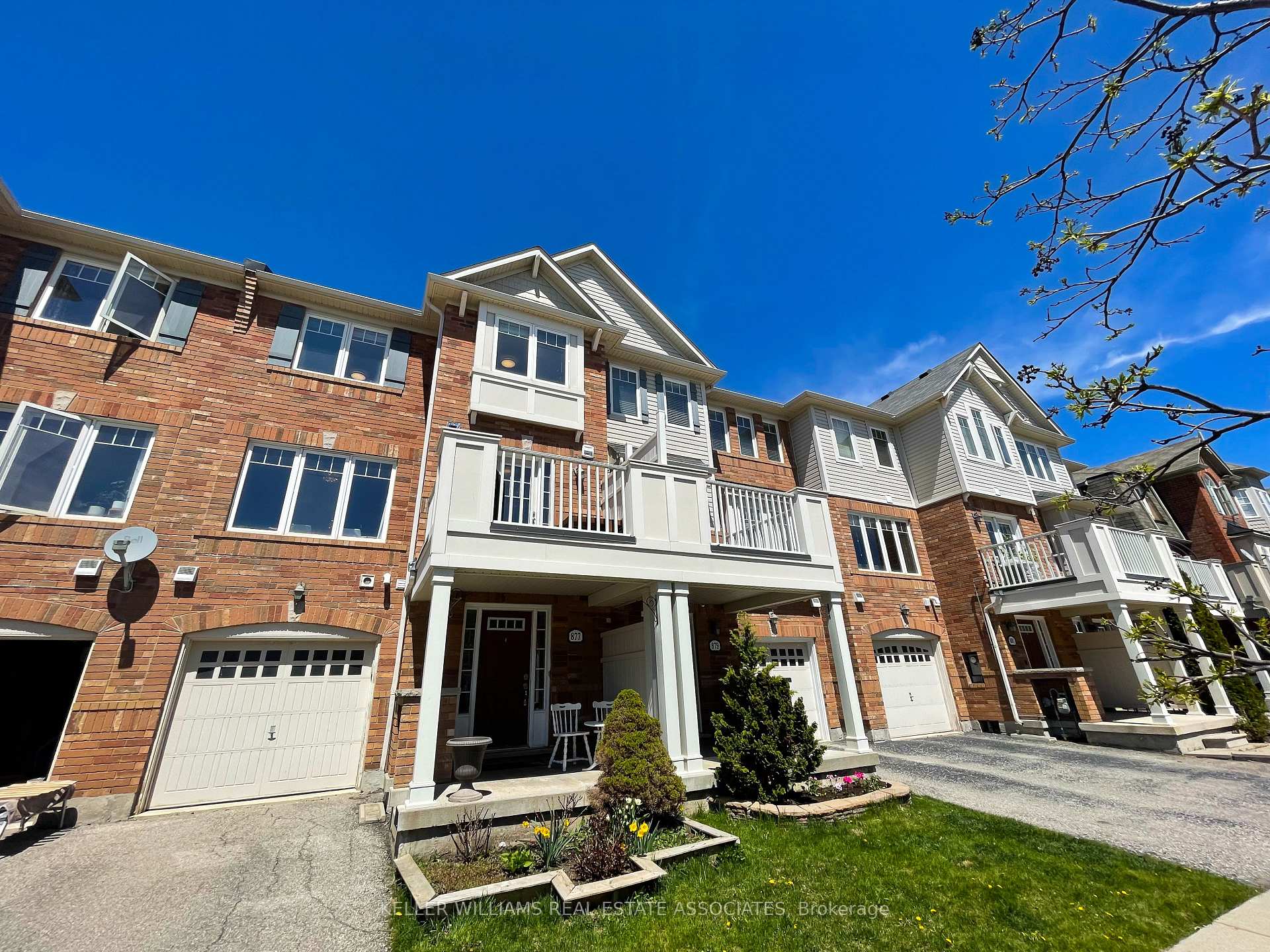 Photo 1 of 877 Willingdon Crescent, Milton, Harrison — HOMEH