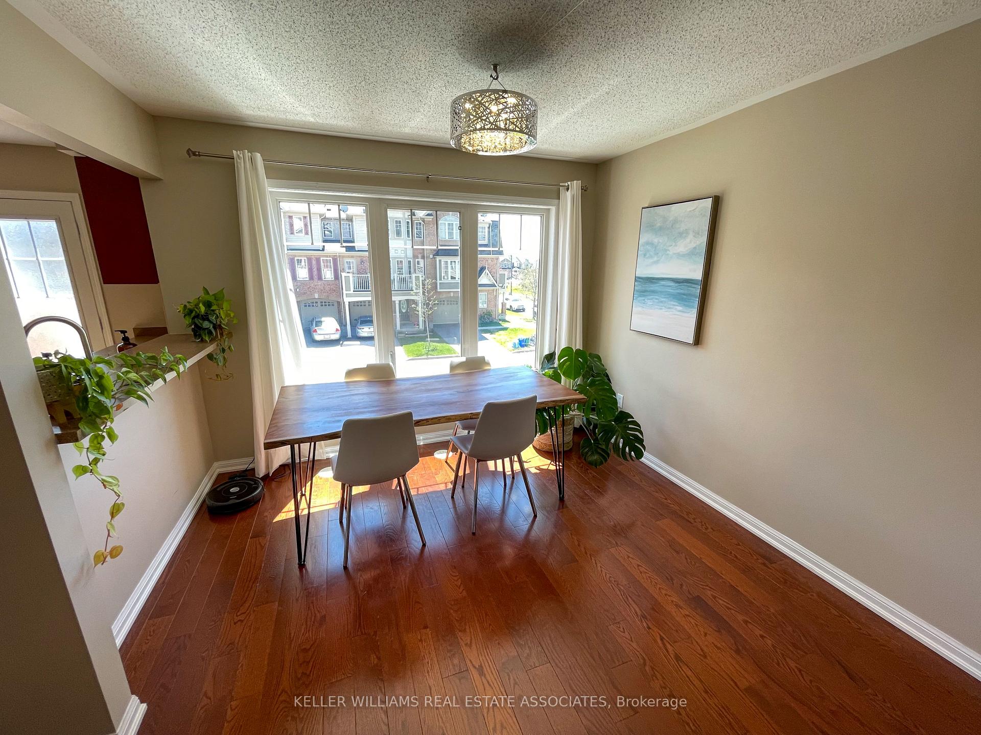 Photo 13 of 877 Willingdon Crescent, Milton, Harrison — HOMEH