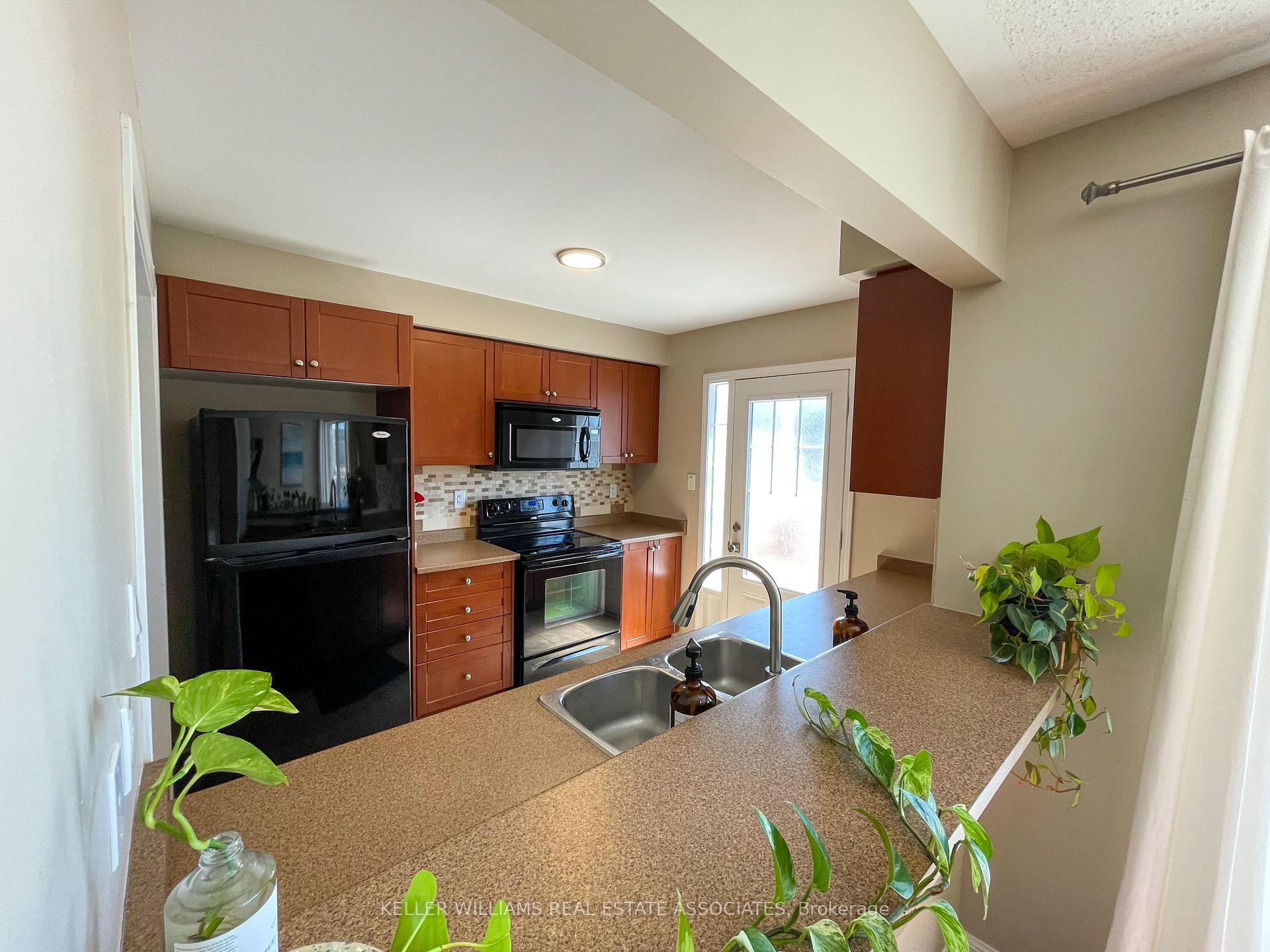 Photo 16 of 877 Willingdon Crescent, Milton, Harrison — HOMEH