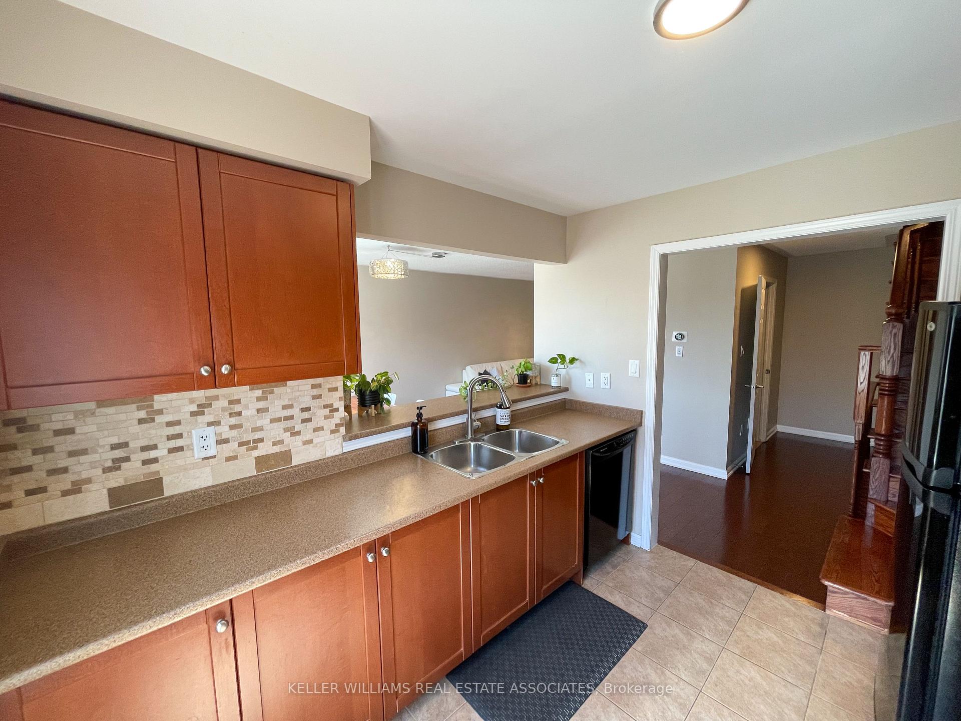 Photo 17 of 877 Willingdon Crescent, Milton, Harrison — HOMEH